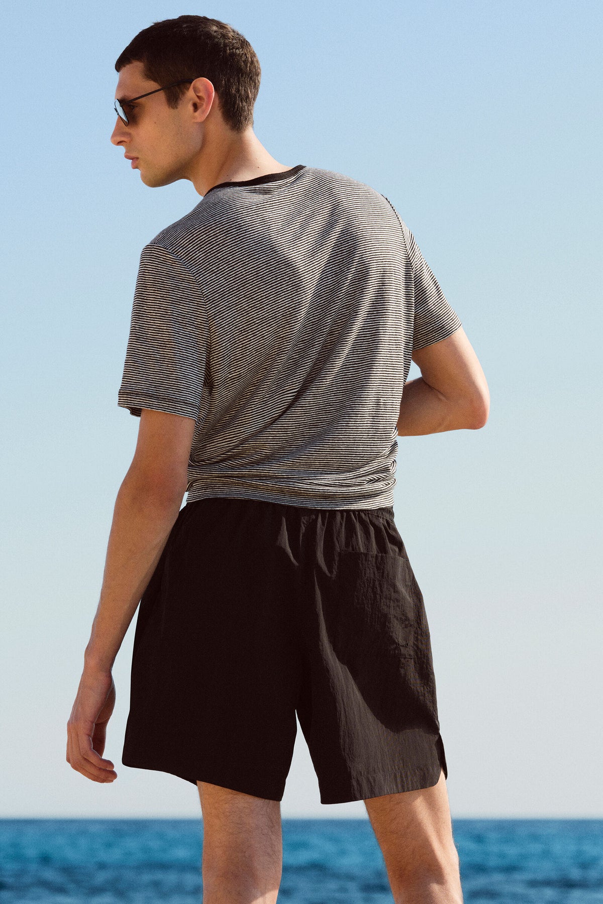 CAMISETA DE JERSEY DE LINO - NEGRO / RAYAS | Lookbook
