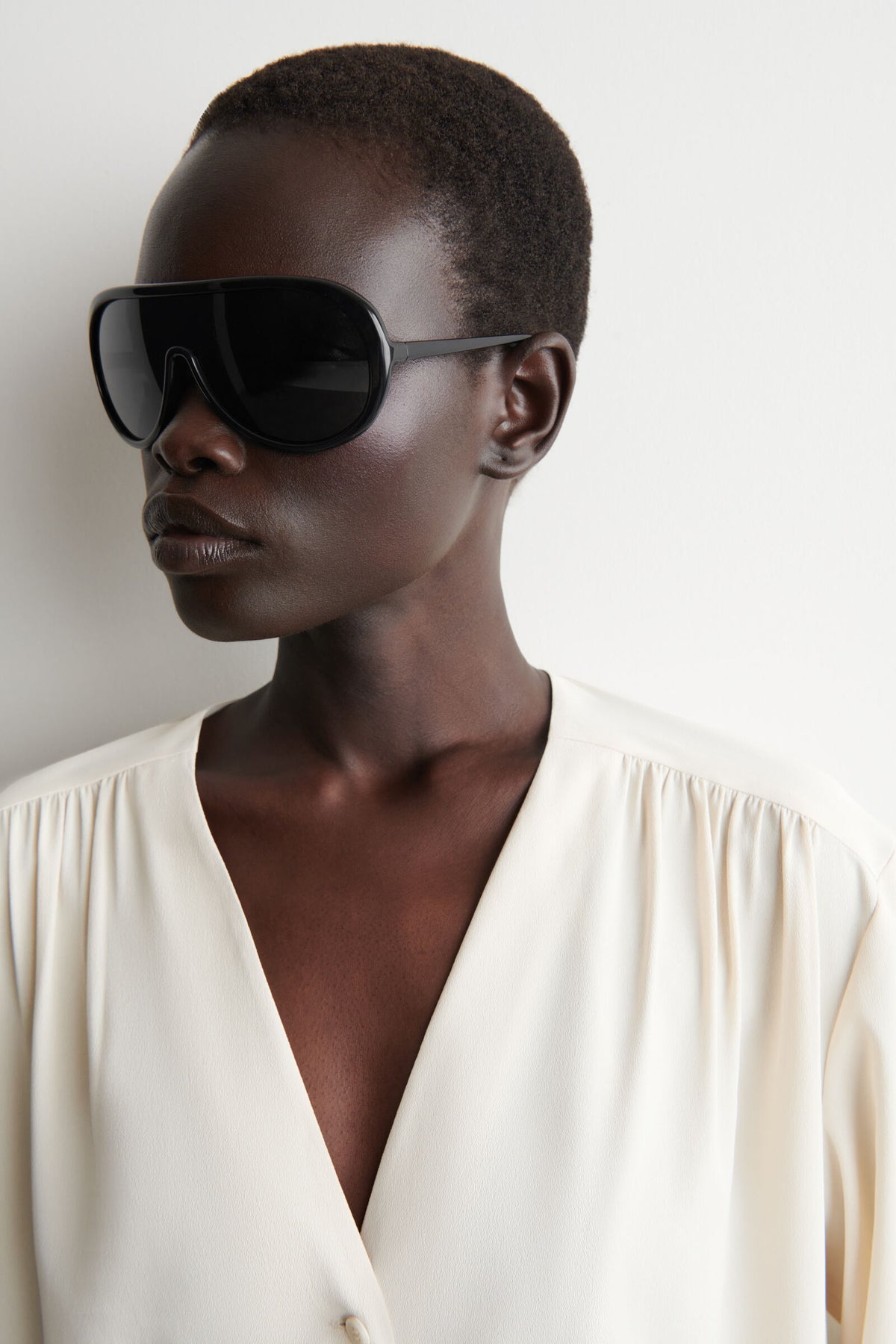 BLUSA DE ESCOTE V RECOGIDA - BEIGE CLARO - StillMedia/Lookbook