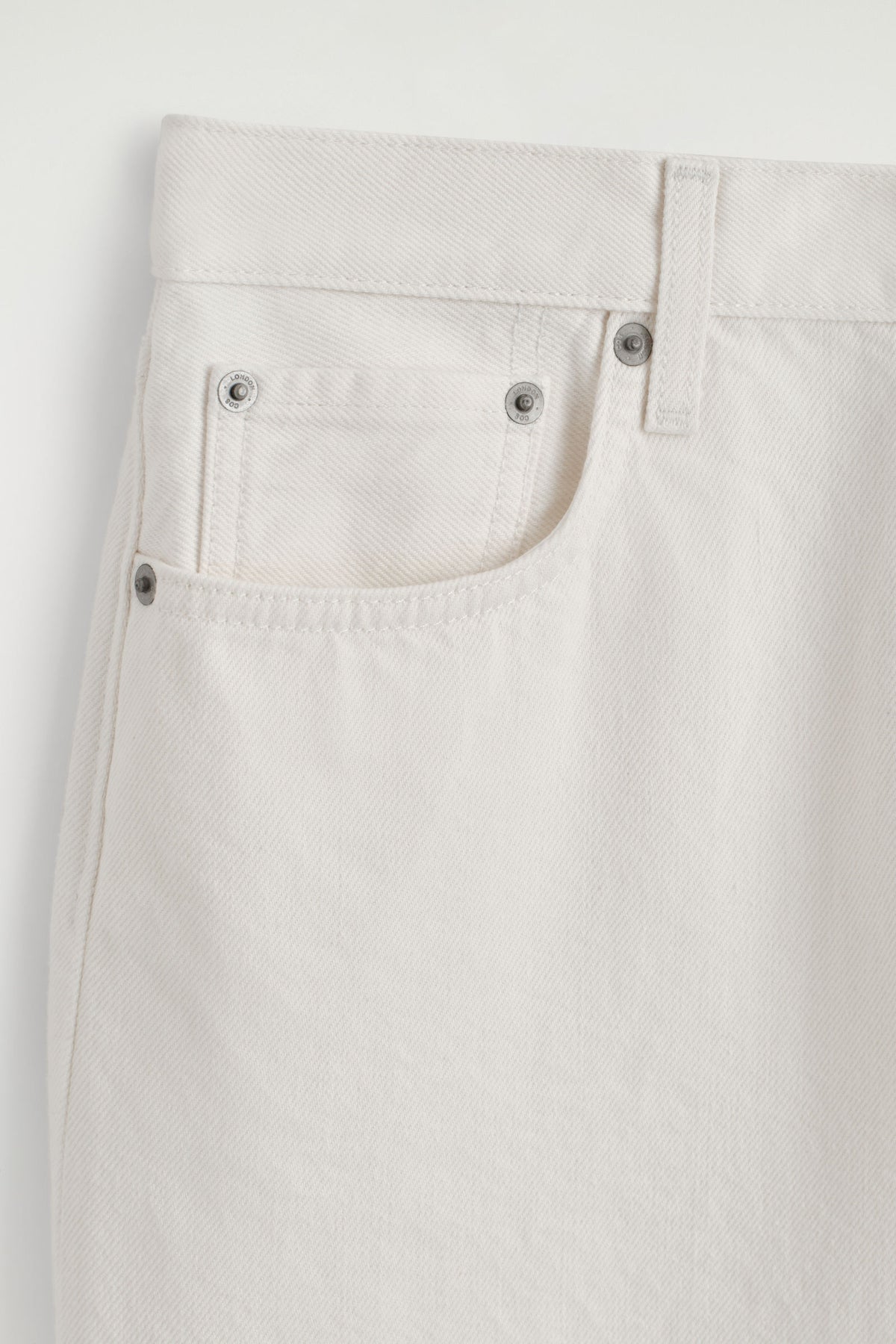 JEANS DE PIERNA RECTA CHORD - BLANCO | DescriptiveDetail