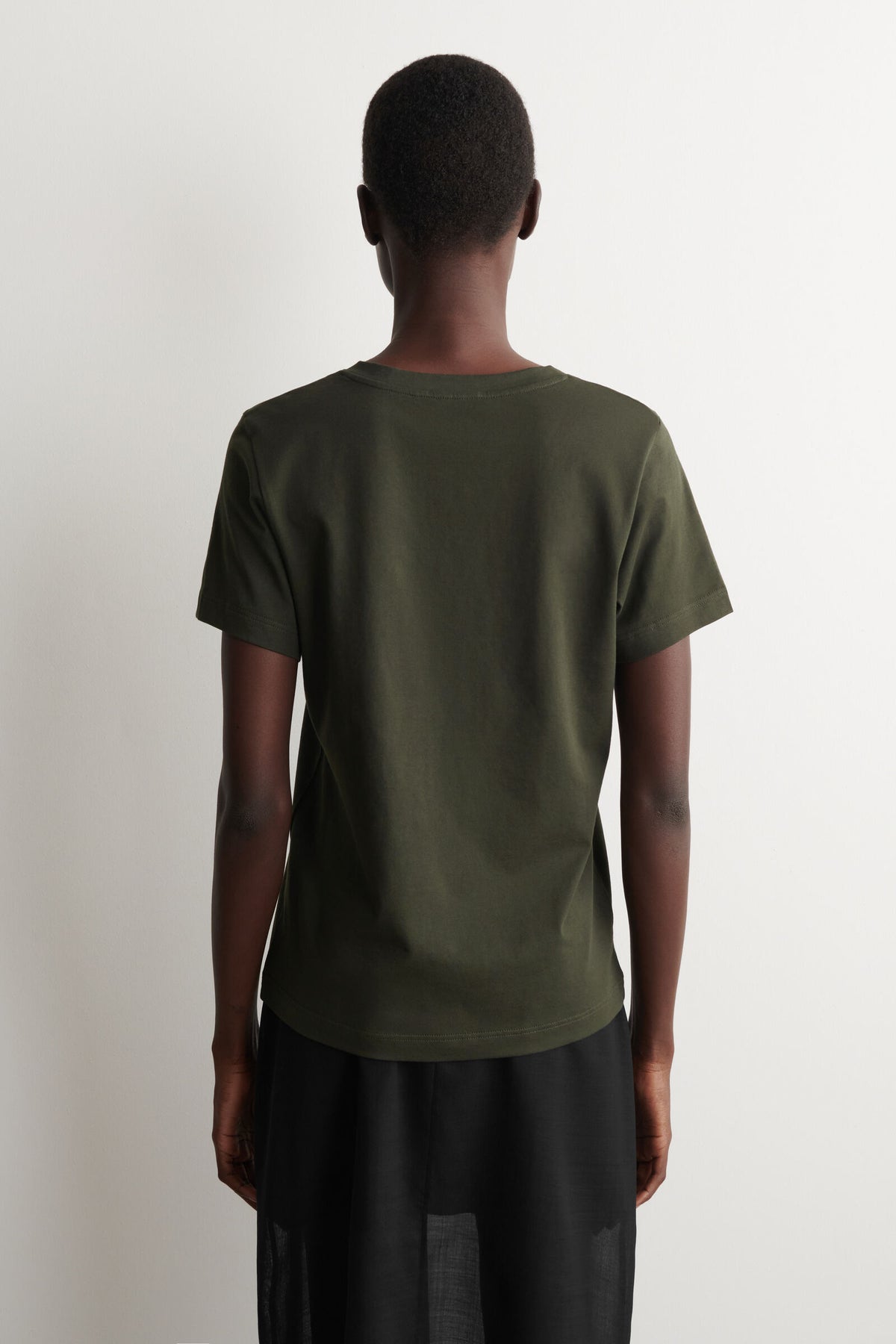 CAMISETA ALGODÓN CUELLO PICO - CAQUI OSCURO