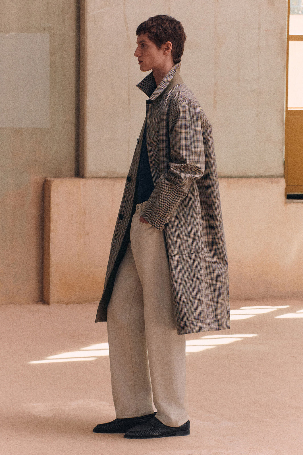 JEANS DE CORTE REGULAR Y PIERNA RECTA DE LA MARCA - BEIGE | Lookbook