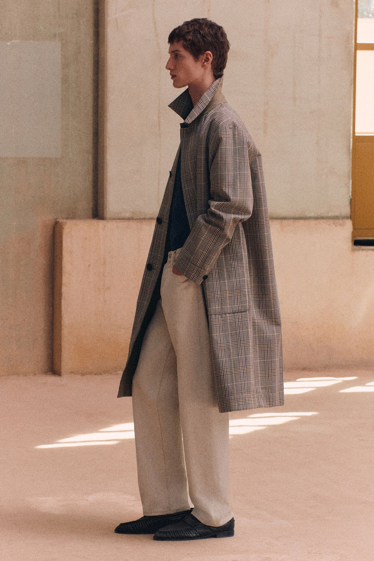 JEANS DE CORTE REGULAR Y PIERNA RECTA DE LA MARCA - BEIGE | Lookbook