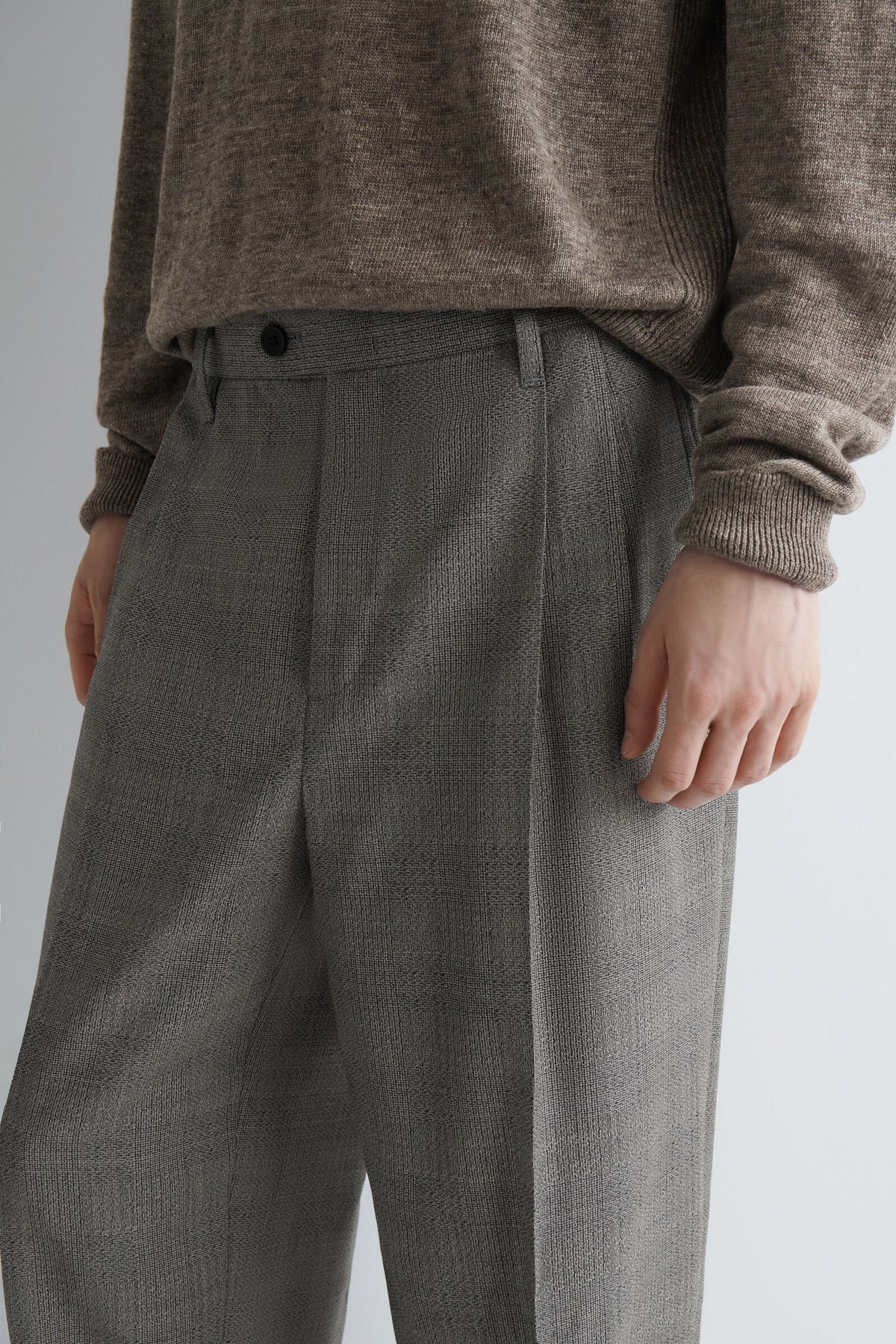 PANTALONES TAPERED RELAJADOS DE LANA TEXTURIZADA A CUADROS - BEIGE / CUADROS