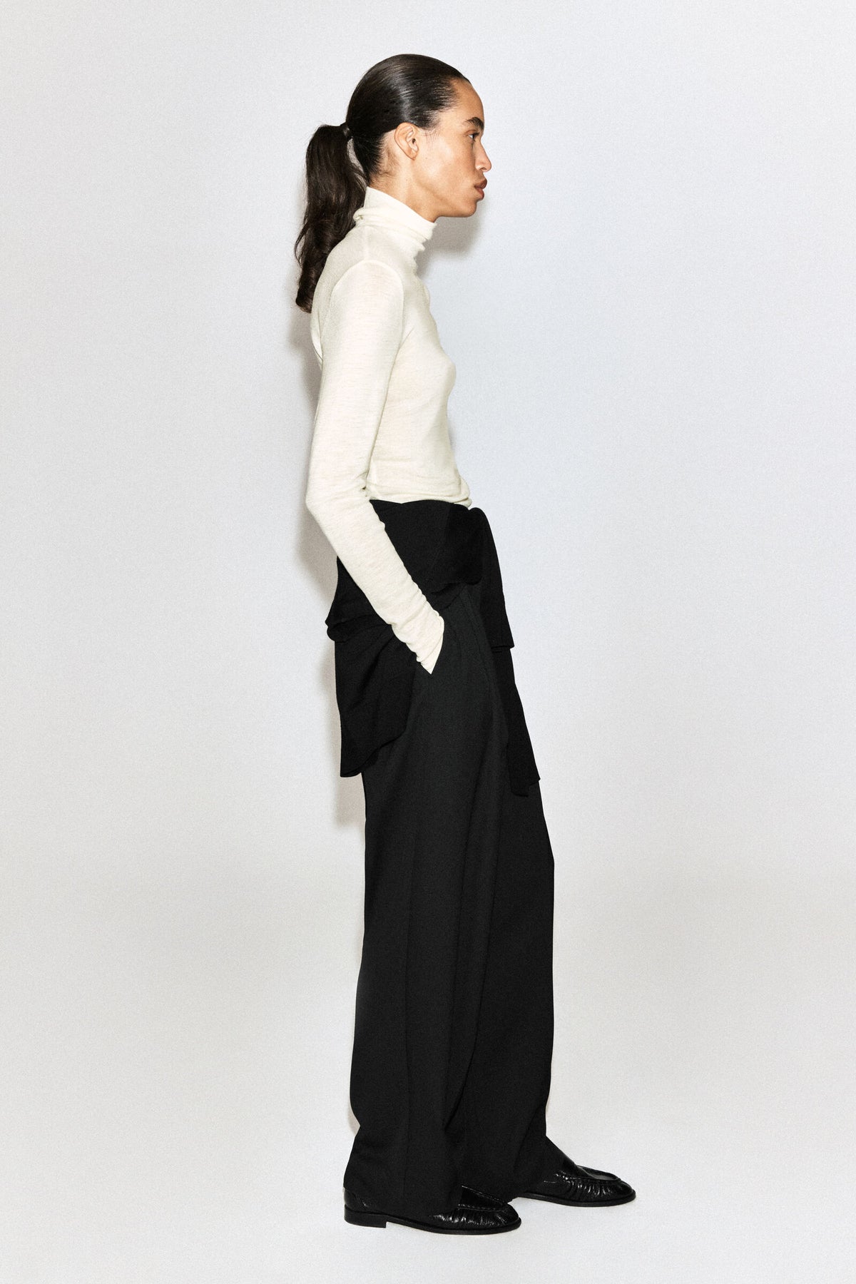TOP DE CUELLO ALTO DE LANA MERINO - CREMA