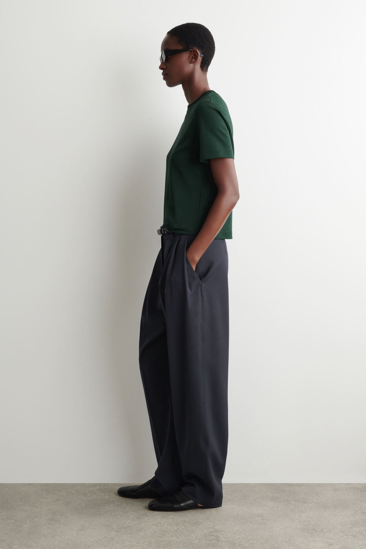 CAMISETA DE CORTE LIMPIO - VERDE OSCURO