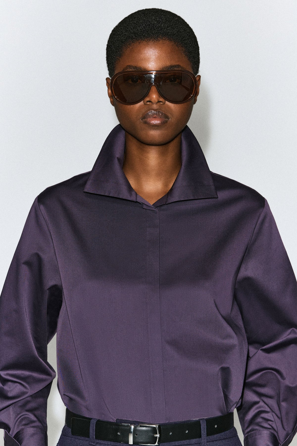 CAMISA DE ALGODÓN CON CUELLO DOBLADO Y OVERSIZED - PÚRPURA OSCURO
