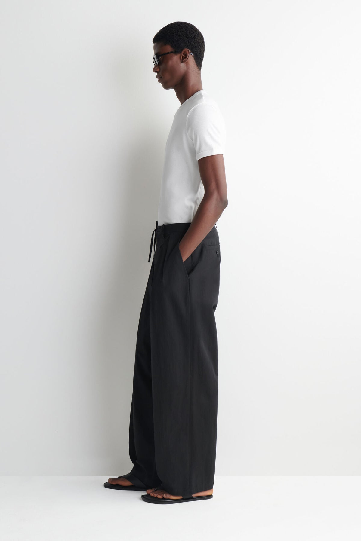 PANTALONES DE ALGODÓN RELAJADOS DE PIERNA ANCHA CON CORDÓN - NEGRO