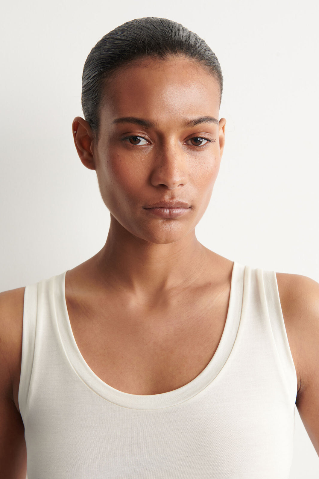 TANK TOP DE SEDA CON ESCOTE REDONDO - BLANCO