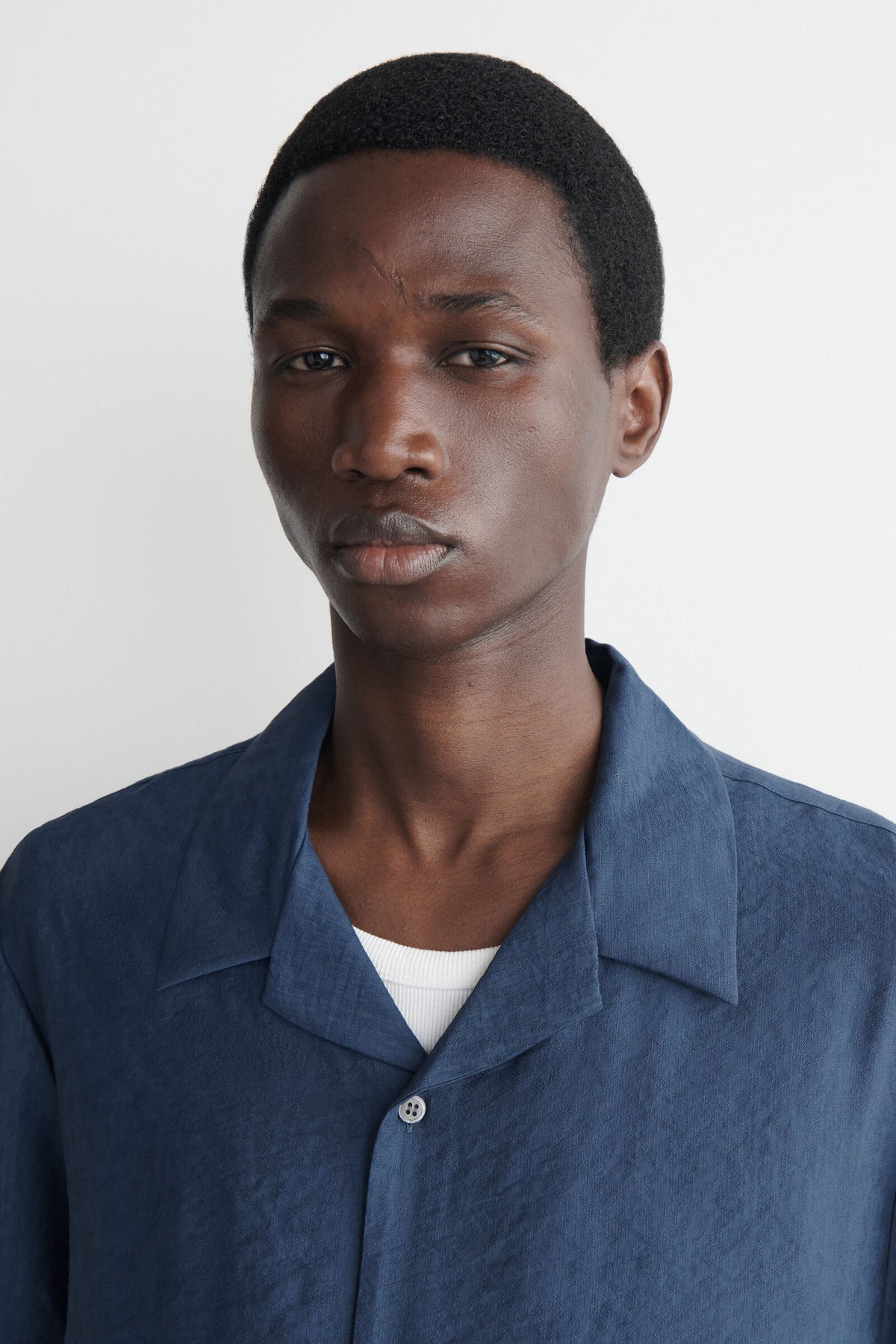 CAMISA CON CUELLO DE CAMPAMENTO - AZUL