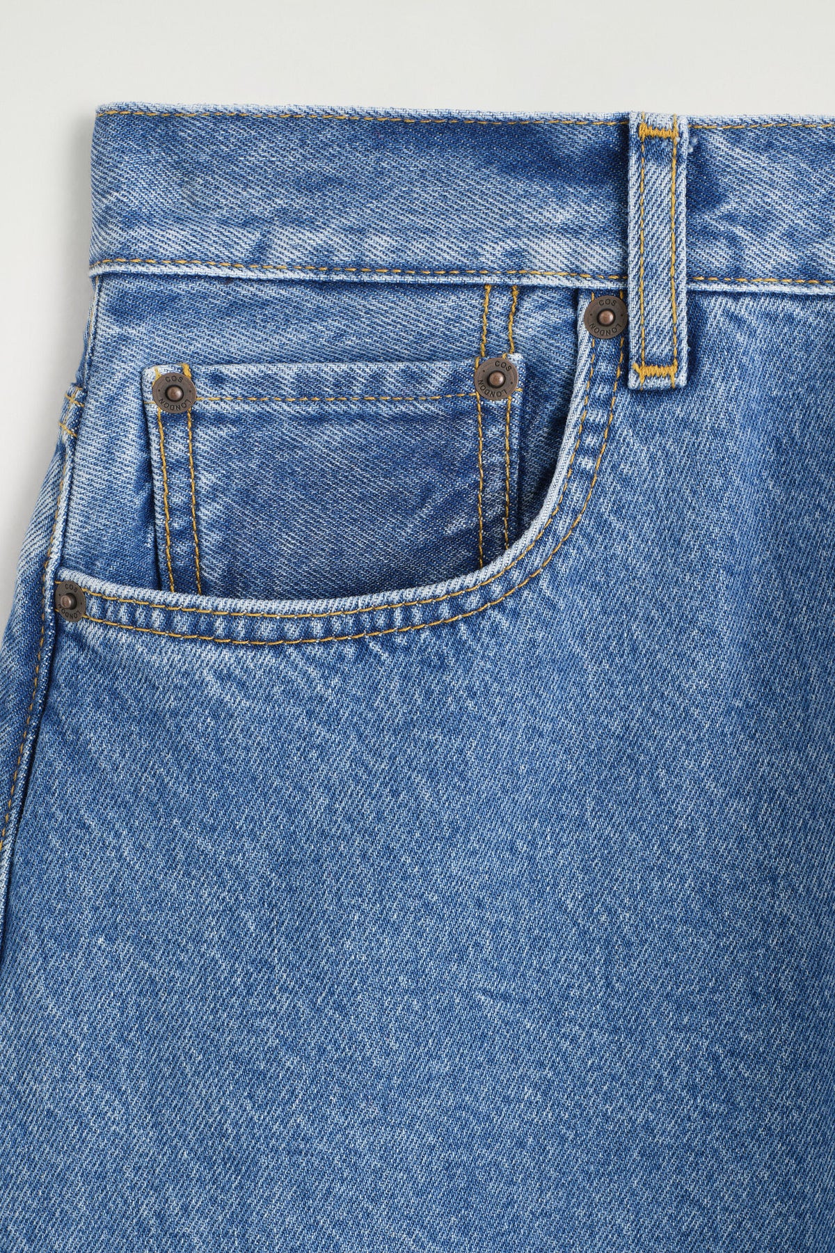 JEANS DE PIERNA CURVA - AZUL | DescriptiveDetail