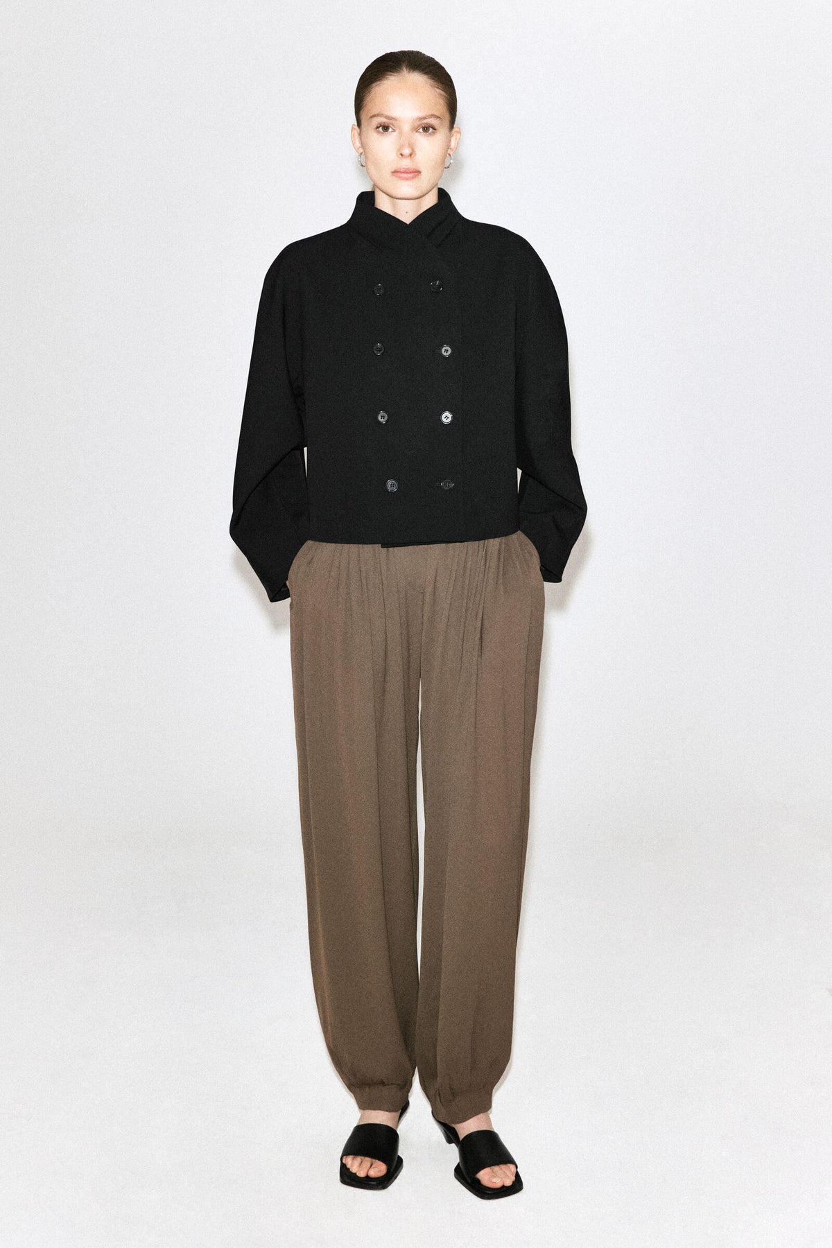 PANTALONES DE CREPÉ CON PLIEGUES - BEIGE OSCURO
