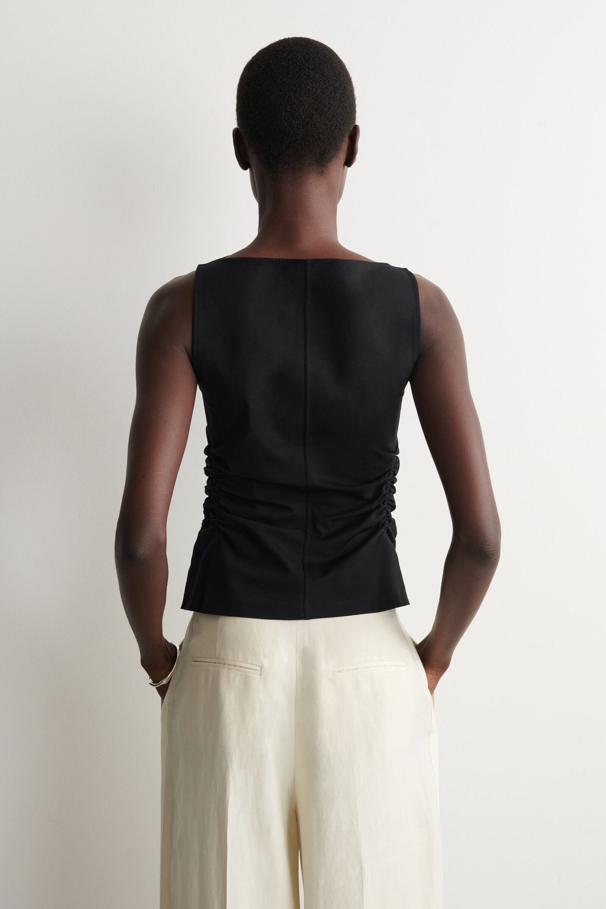 TOP DE ALGODÓN CON FRUNCIDO EN LA CINTURA - NEGRO