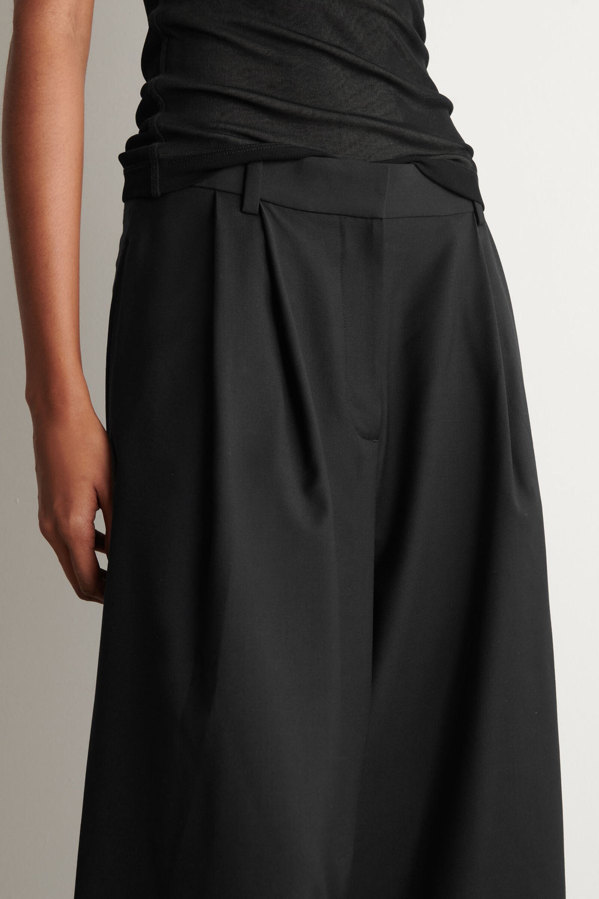 PANTALONES CULOTTE DE LANA PLISADA - NEGRO