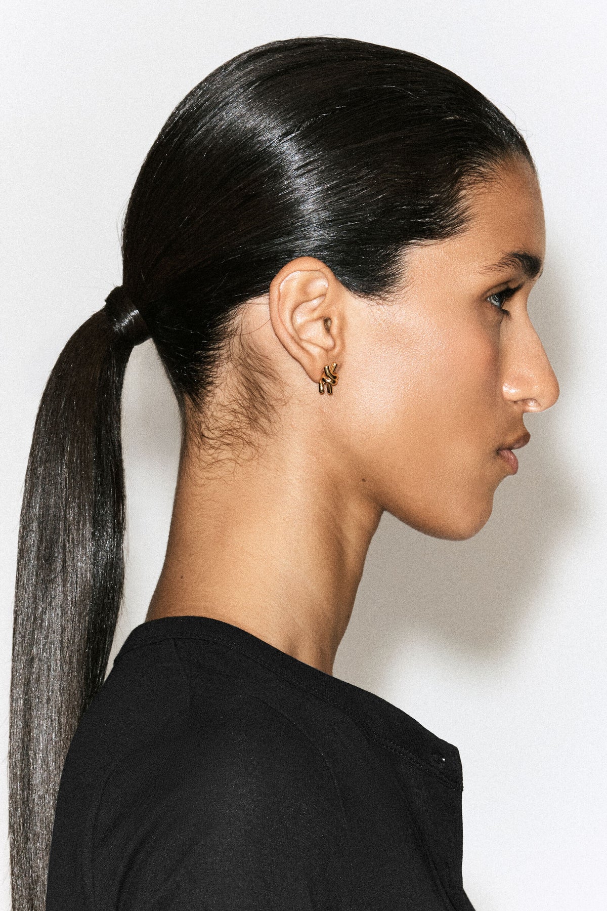 ARETES NUDOS DESIGUALES - DORADO