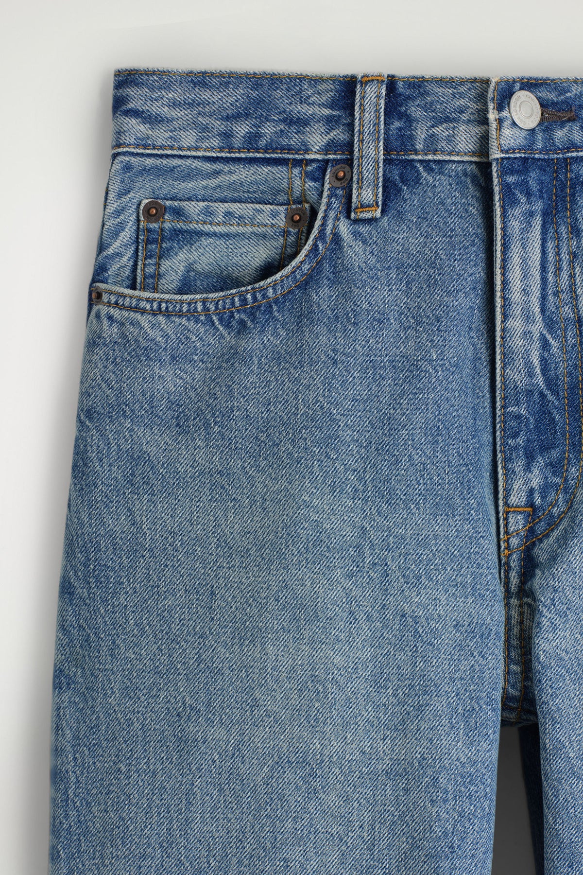JEANS DE PIERNA RECTA CHORD - AZUL DESVANECIDO | DescriptiveDetail