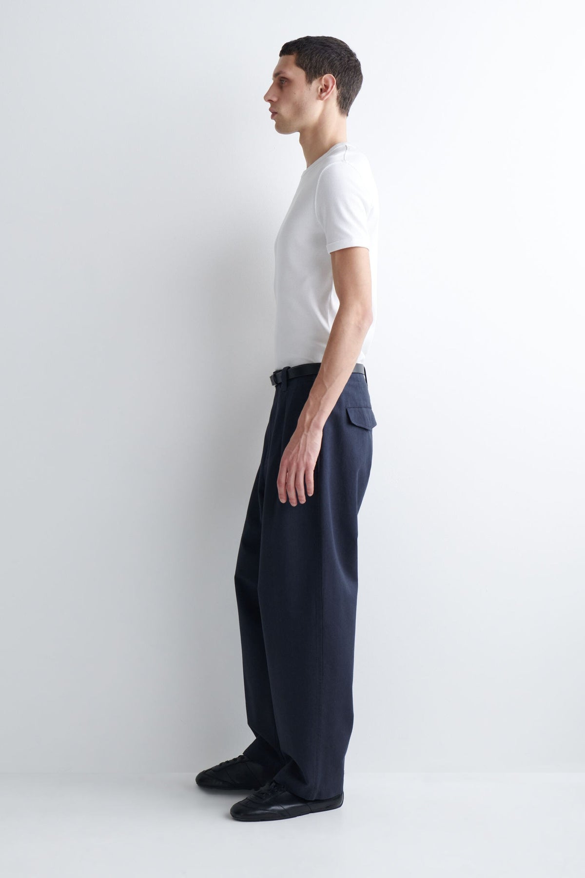 PANTALONES UTILITY DE CORTE BARRIL EN MEZCLA DE ALGODÓN - AZUL MARINO - StillMedia/Lookbook