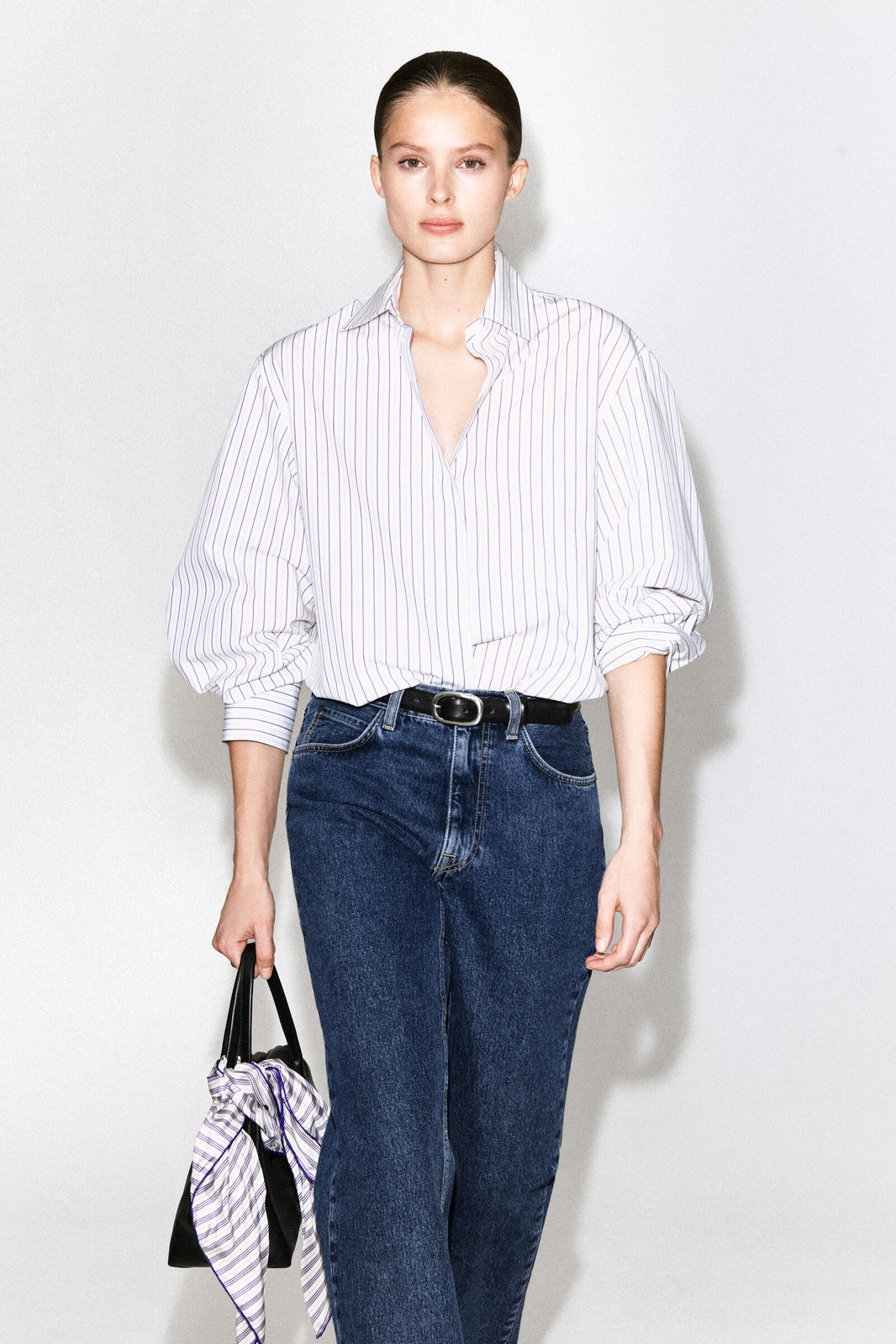 CAMISA DE MEZCLA DE ALGODÓN A RAYAS CON CUELLO RECORTADO - BLANCO / MORADO / BEIGE