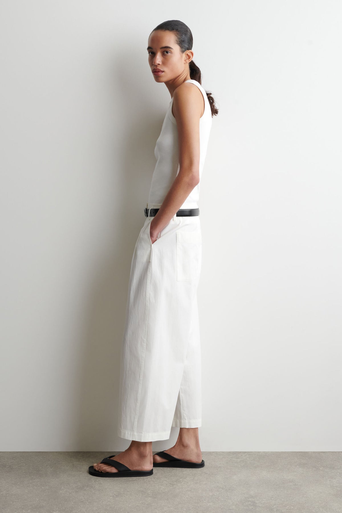 PANTALONES DE ALGODÓN PLISADOS CON PIERNA DE TAMBOR - BLANCO