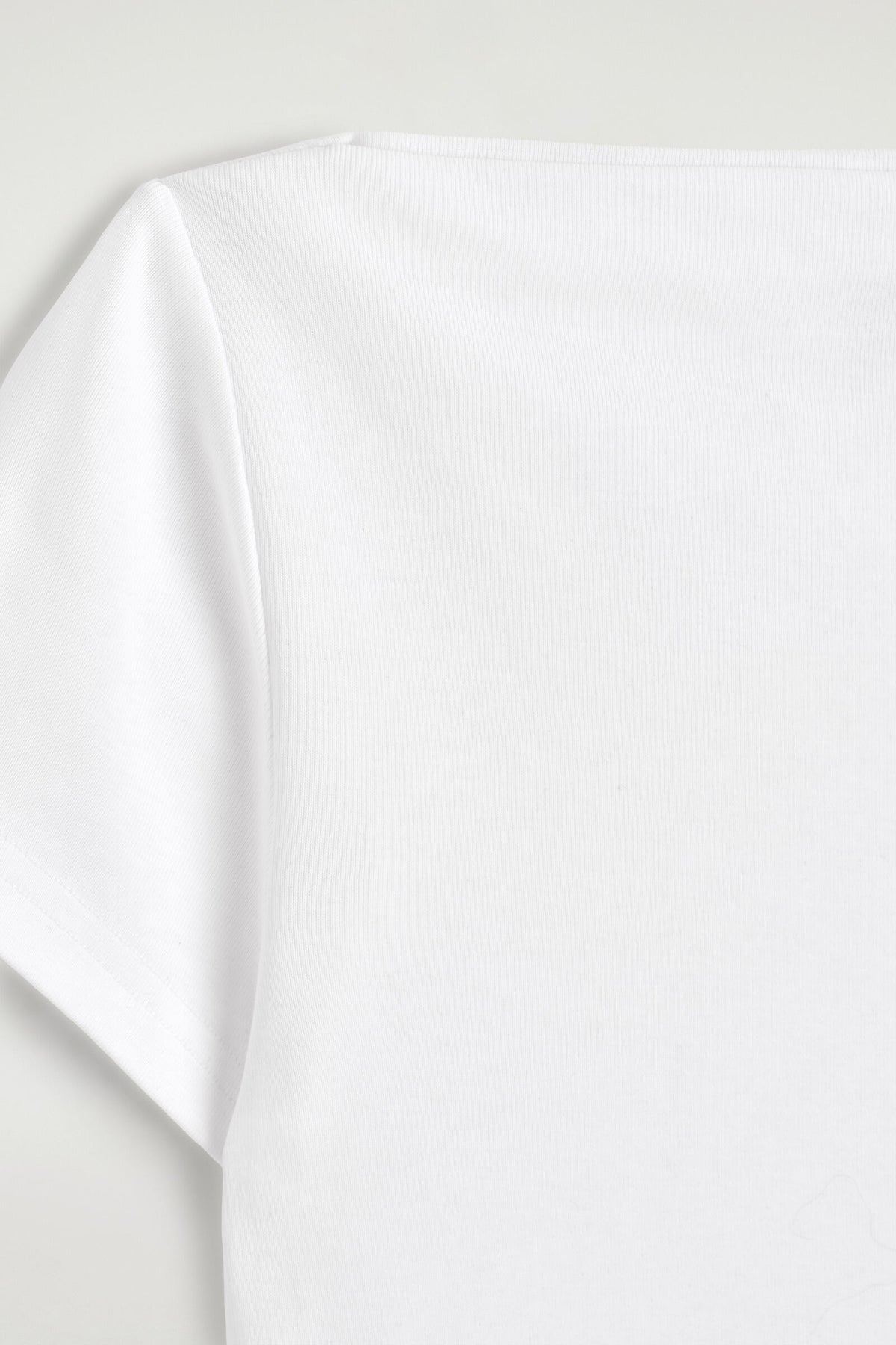 CAMISETA DE ALGODÓN DE CUELLO BARCO SLIM - BLANCO | DescriptiveDetail