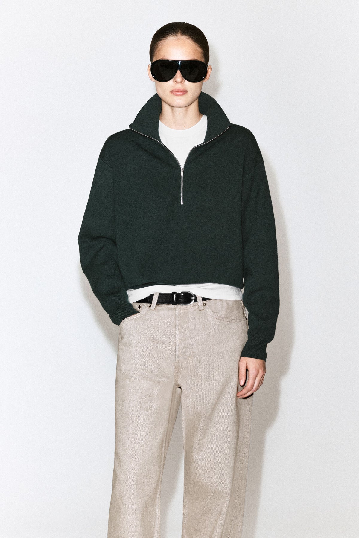 SWEATER DE PUNTO CON MEDIO CIERRE Y CUELLO DE EMBUDO - VERDE OSCURO