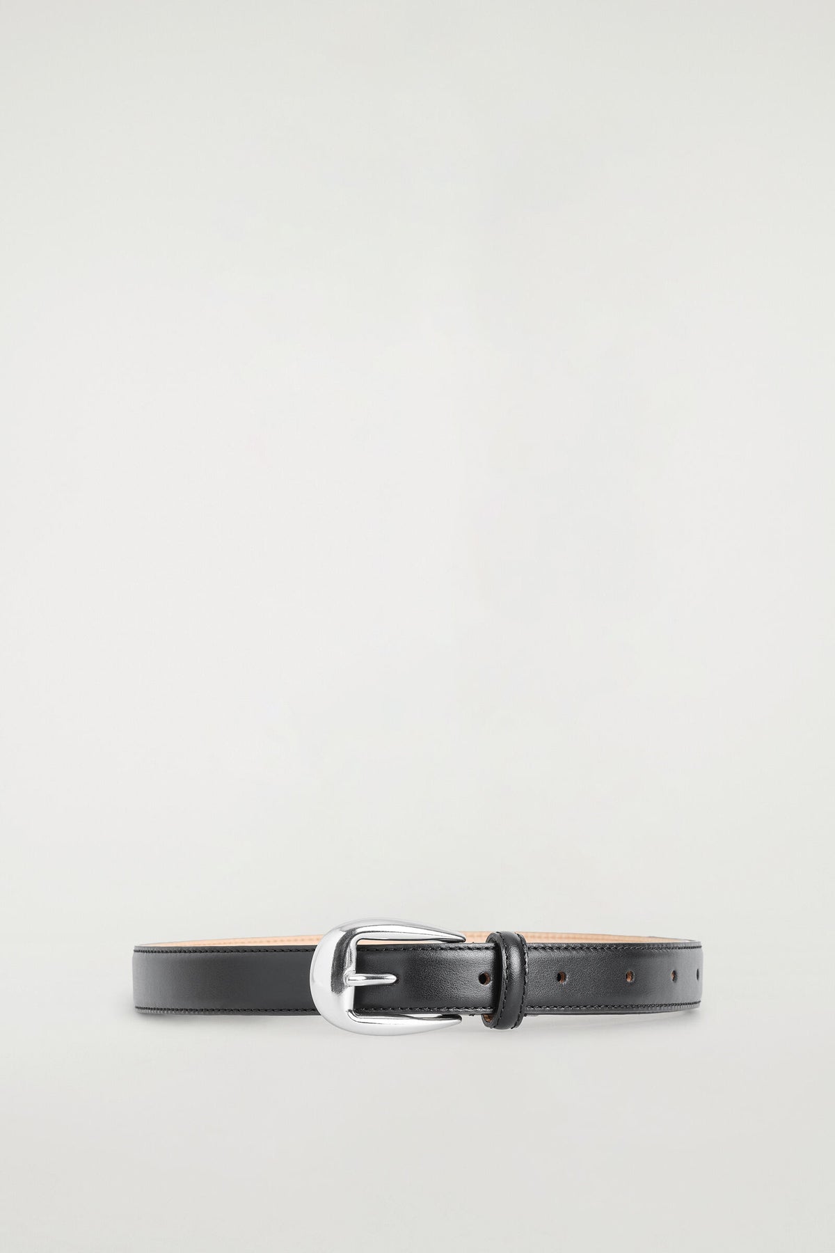 CINTURÓN WESTERN DE PIEL - NEGRO / PLATA | DescriptiveStillLife