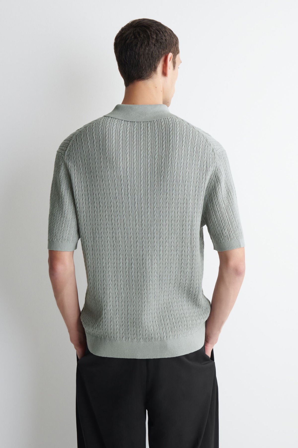 POLO DE ALGODÓN Y LINO TEJIDO EN TRENZAS - GRIS