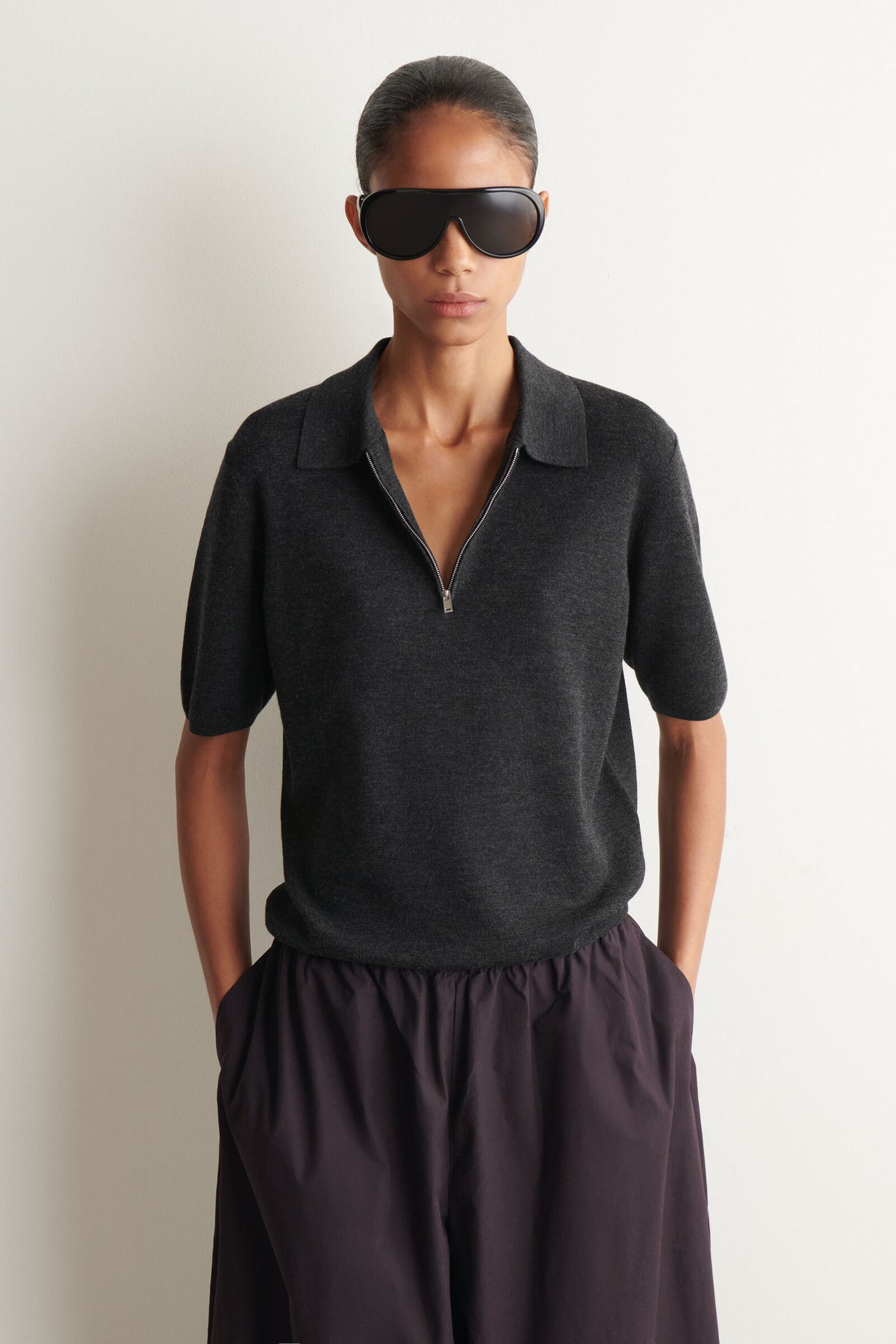 POLO DE LANA MERINO CON CREMALLERA - CARBÓN