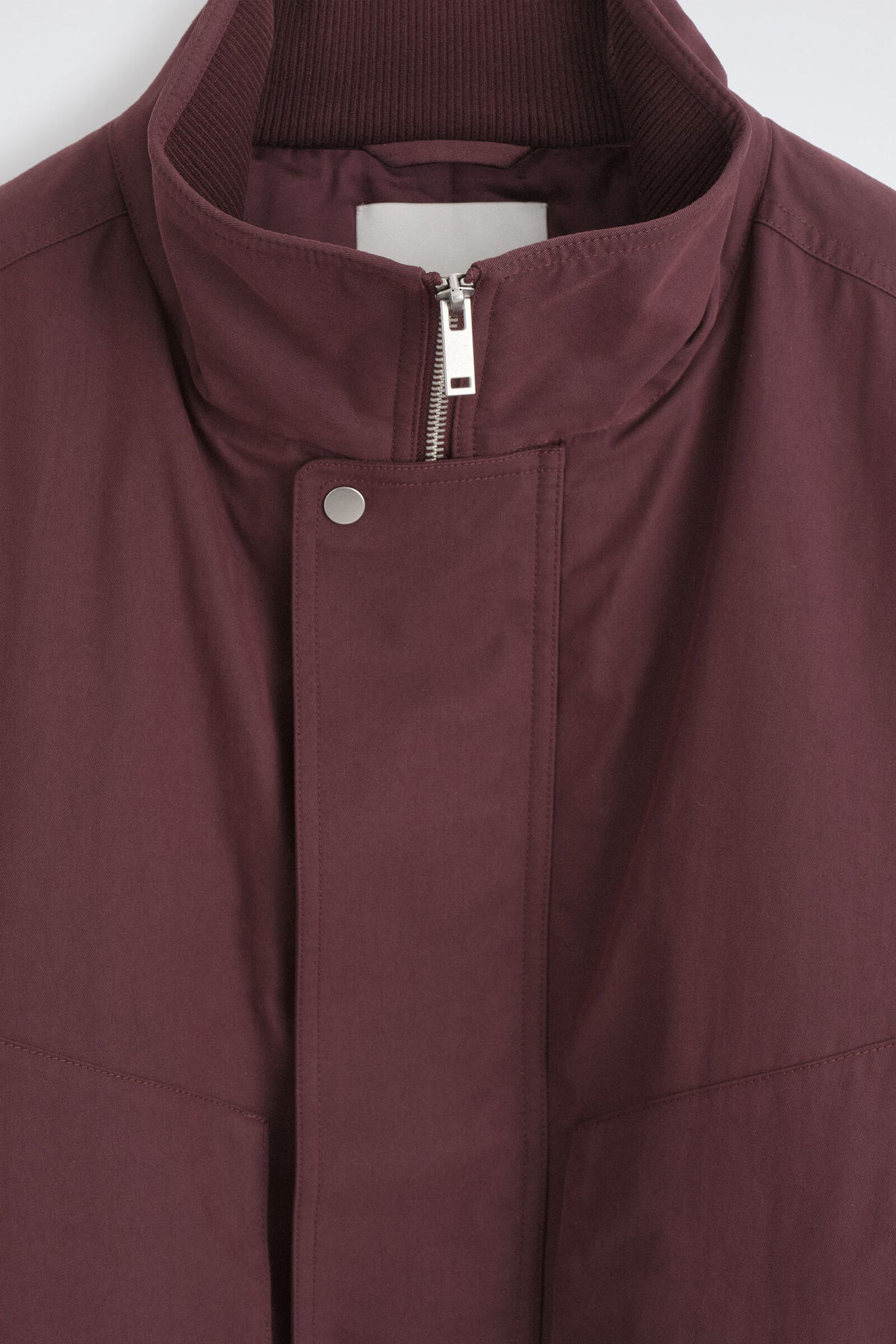 CHAQUETA BOMBER ACOLCHADA DE CUELLO ALTO - BURDEOS | DescriptiveDetail