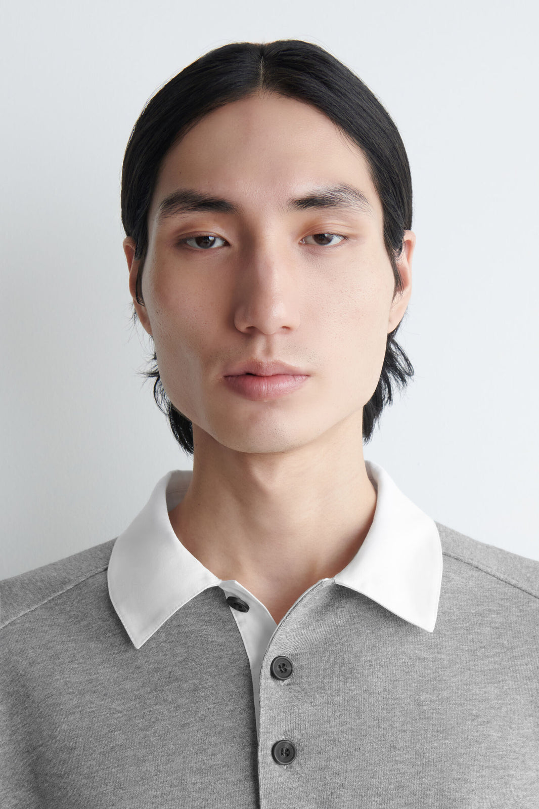 CAMISETA POLO CON CUELLO DE CONTRASTE - GRIS MELANGE