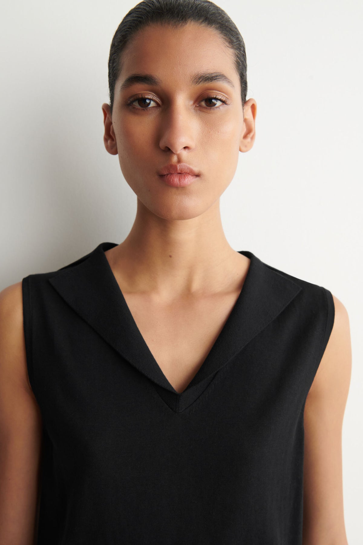 TOP DE ALGODÓN- SEDA TEJIDO CON CUELLO DE MARINERO - NEGRO