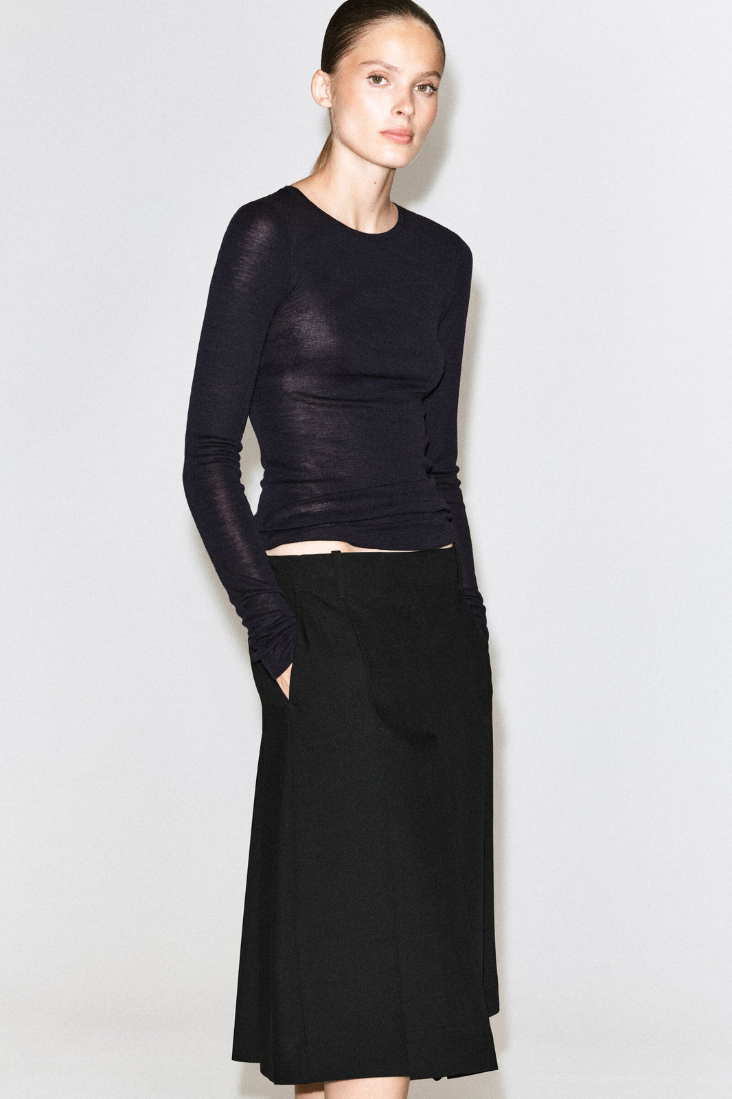 FALDA MIDI DE LANA CON PLIEGUES - NEGRO