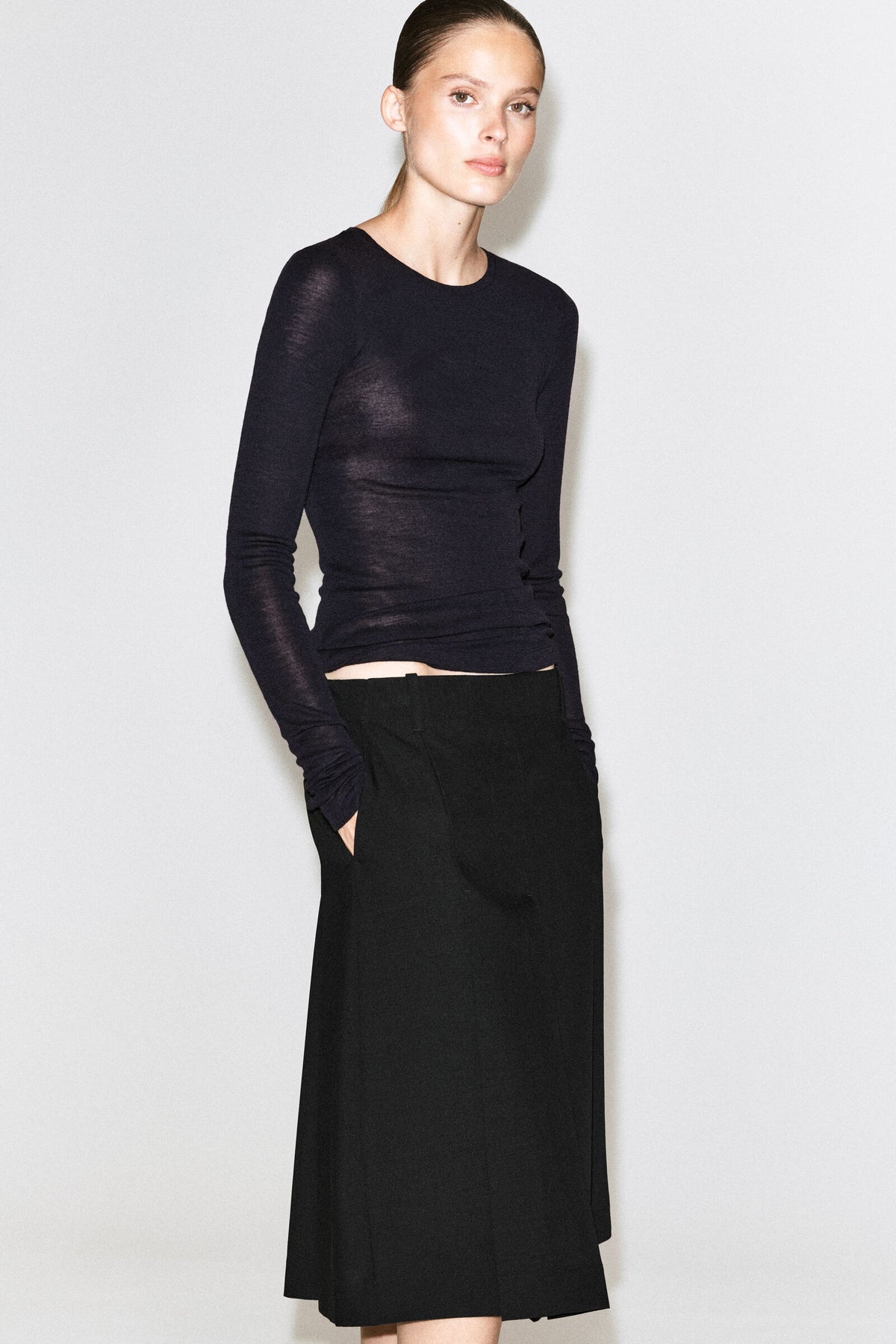 FALDA MIDI DE LANA CON PLIEGUES - NEGRO