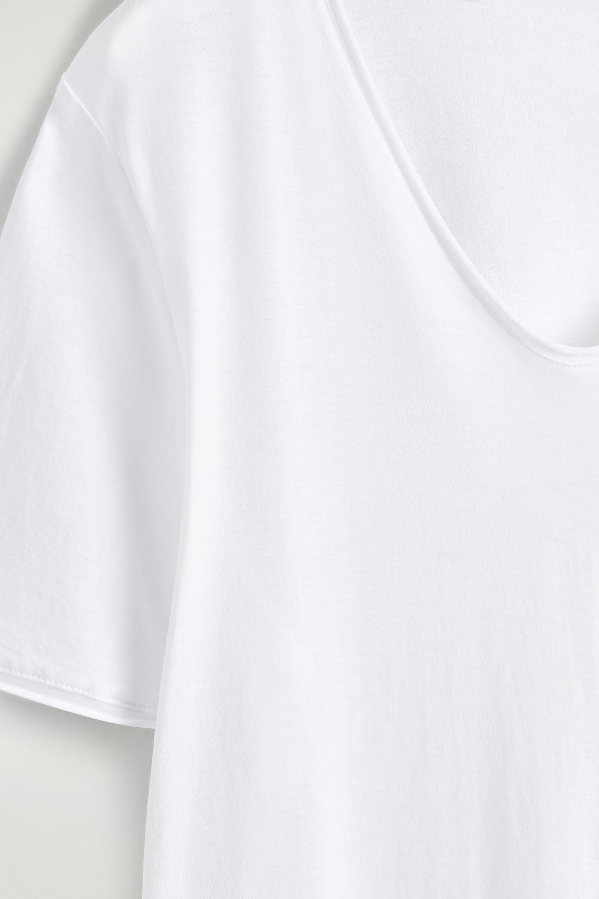 CAMISETA DE ALGODÓN LIGERO CON CUELLO U - BLANCO | DescriptiveDetail