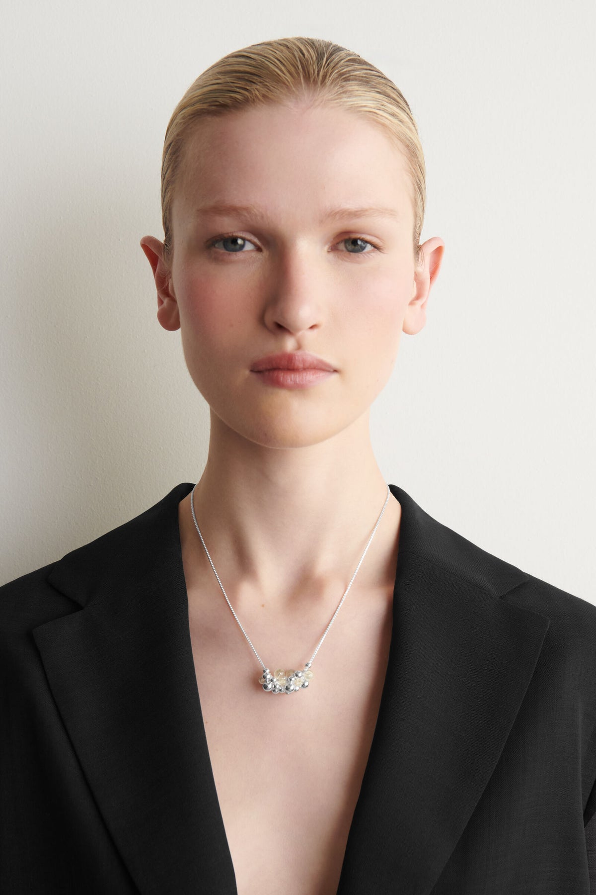 COLLAR DE CUENTAS AGRUPADAS - PLATA