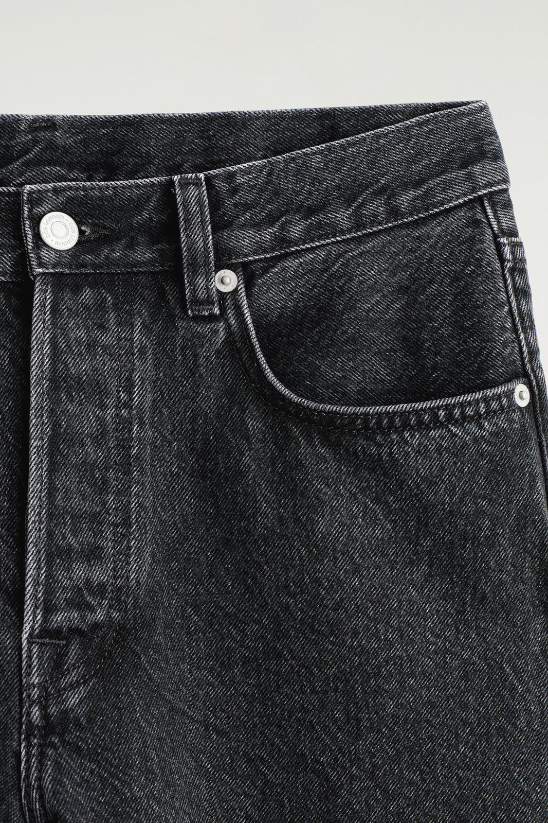 JEANS SLIM-LEG DE TUBERÍA  - NEGRO | DescriptiveDetail