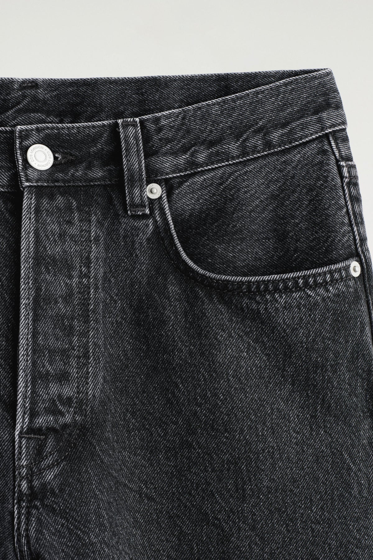 JEANS SLIM-LEG DE TUBERÍA  - NEGRO | DescriptiveDetail