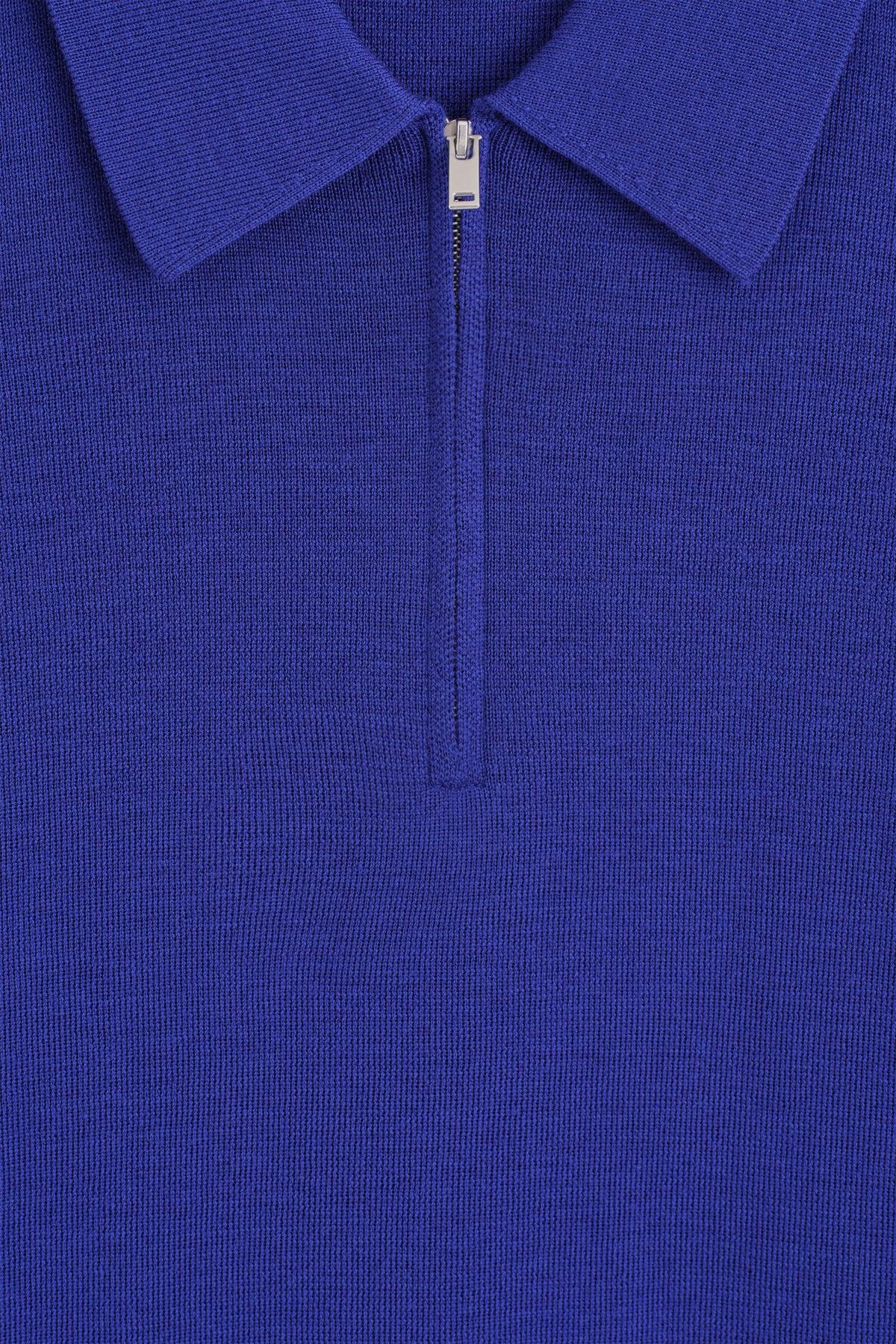 POLO DE LANA MERINO CON CREMALLERA - AZUL COBALTO | DescriptiveDetail