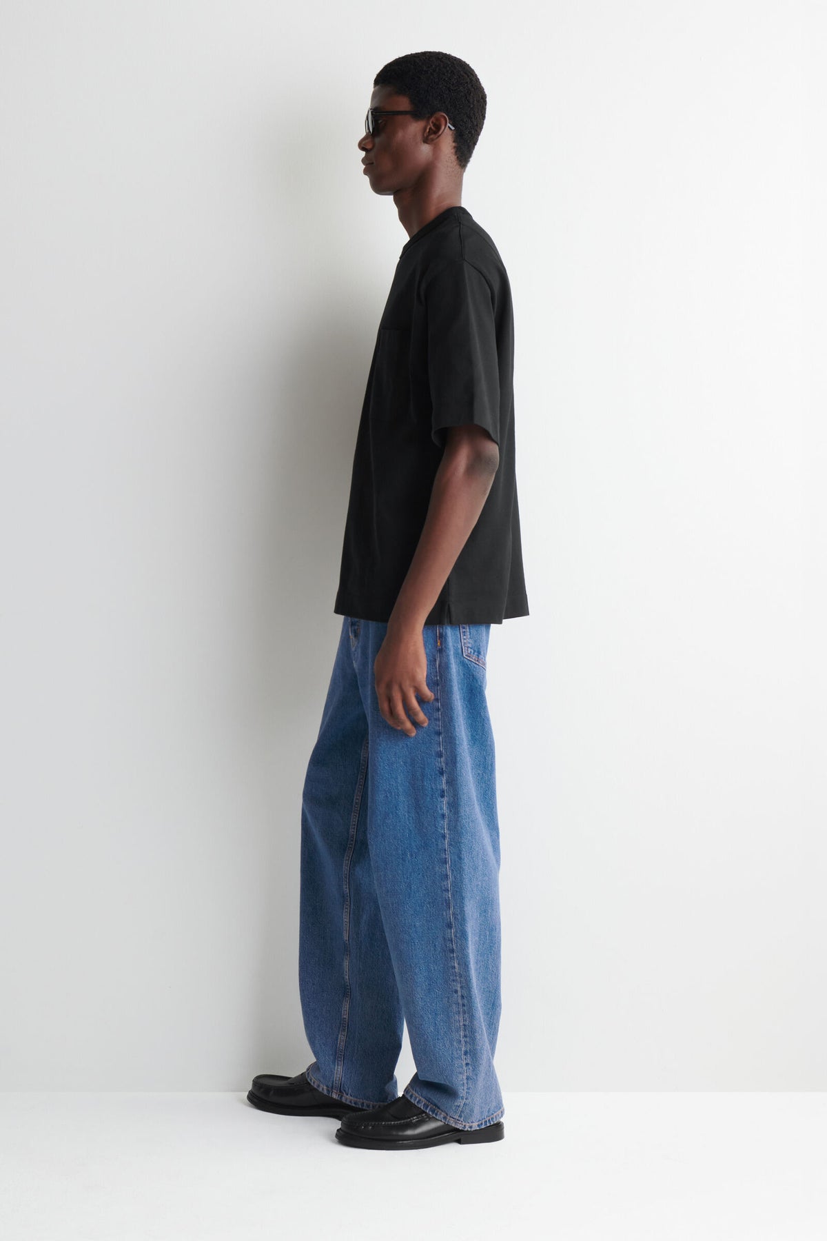 CAMISETA OVERSIZE CON BOLSILLOS - NEGRO