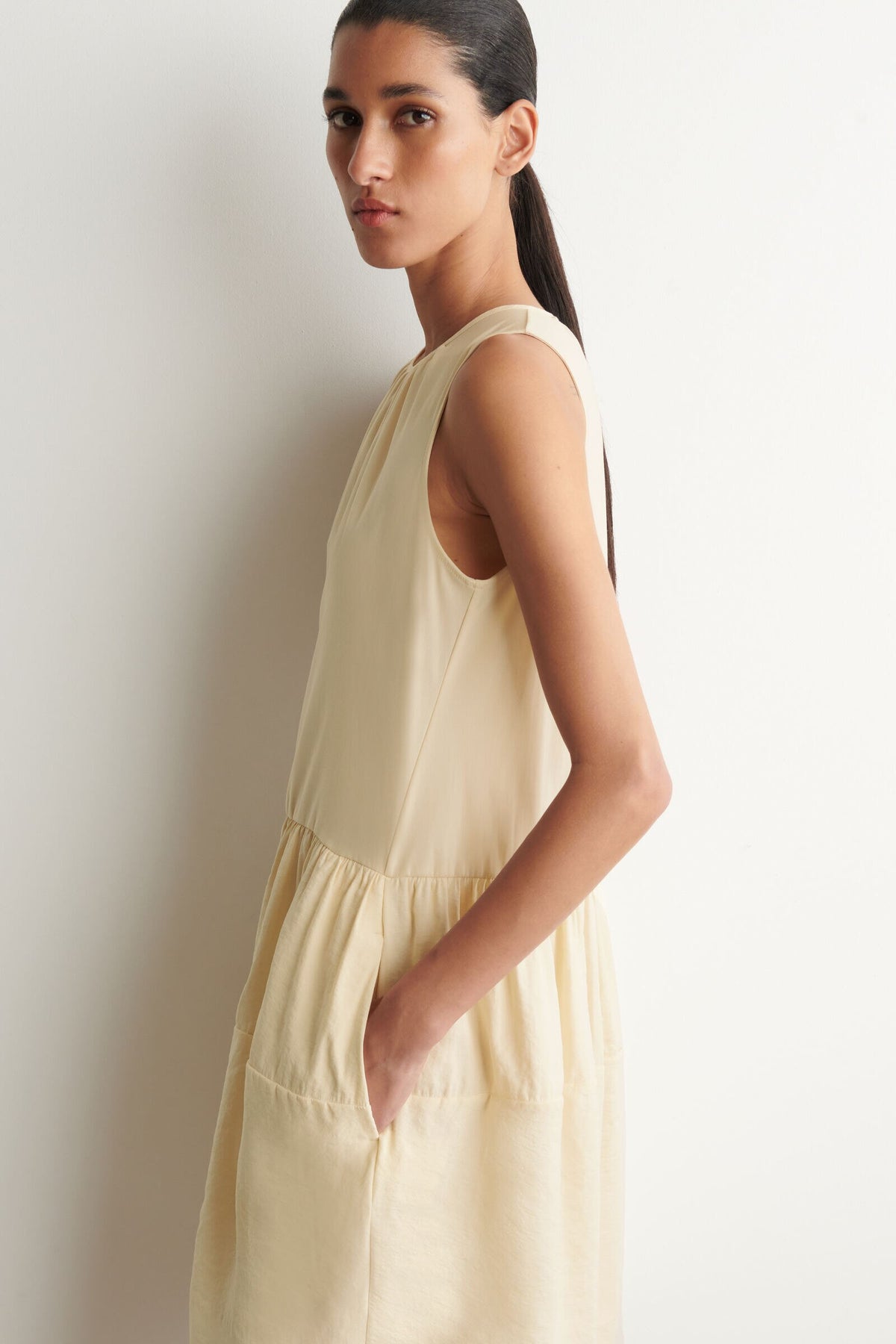 VESTIDO MINI CON PANELES - AMARILLO MANTEQUILLA - StillMedia/Lookbook