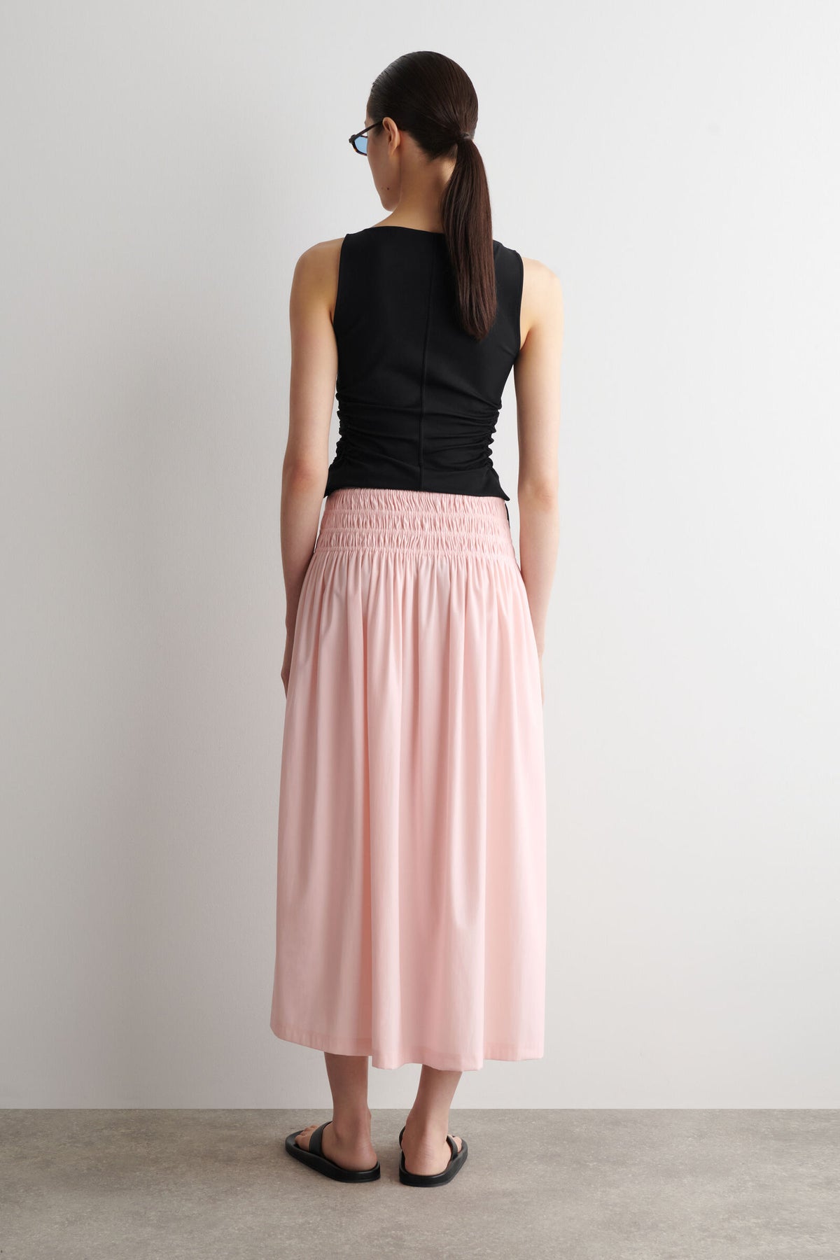 FALDA MIDI CON CINTURA FRUNCIDA - ROSADO