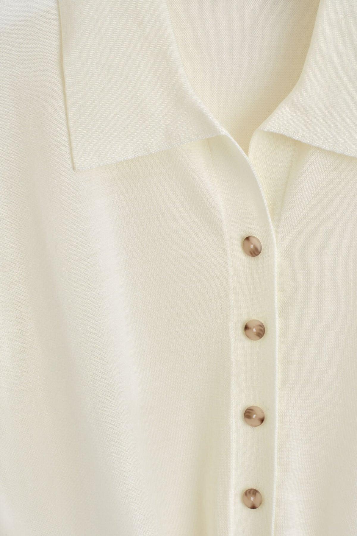 CAMISA DE LANA TEJIDA CON NUDO EN LA PARTE DELANTERA - BLANCO | DescriptiveDetail