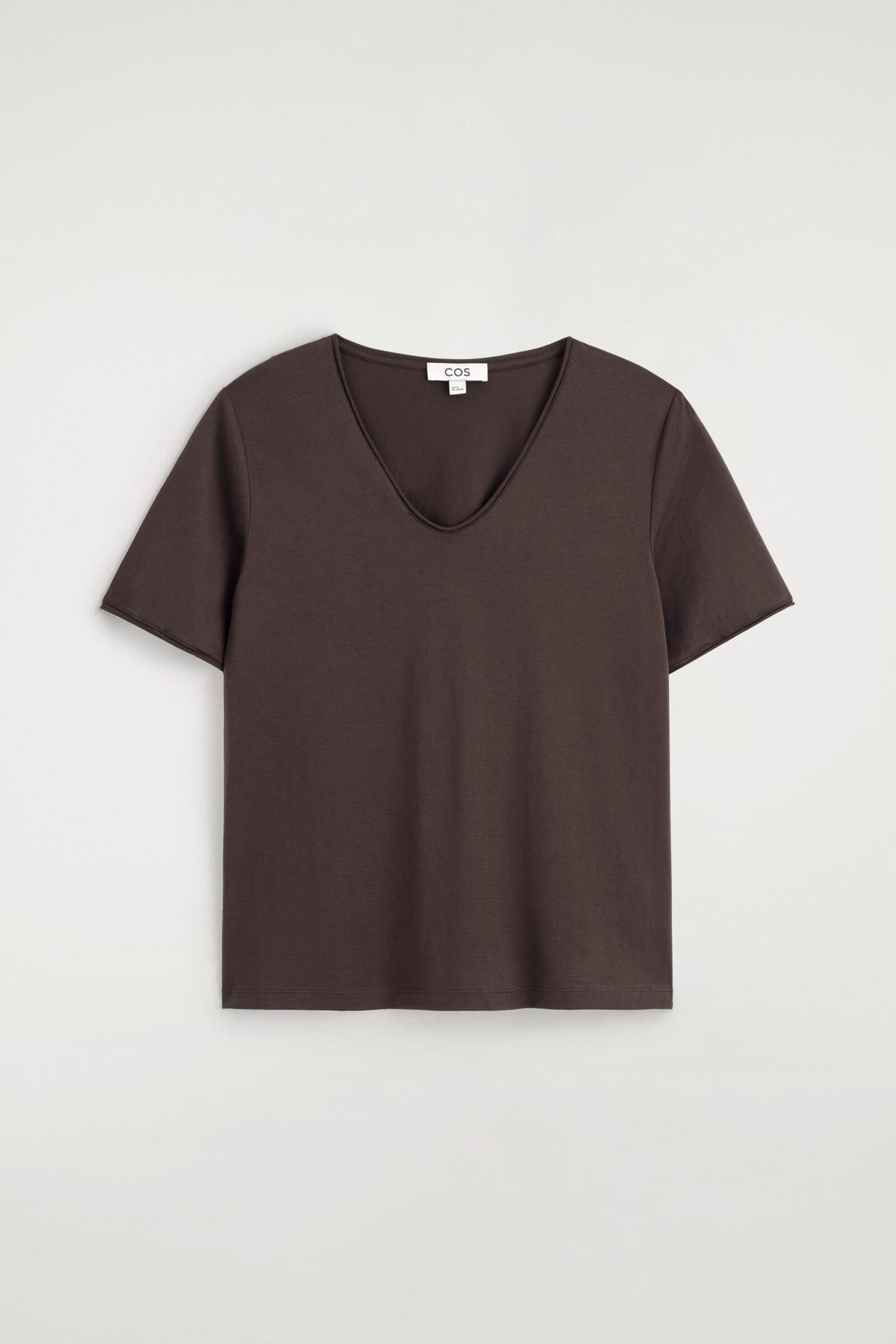 CAMISETA DE ALGODÓN LIGERO CON CUELLO U - MARRÓN | DescriptiveStillLife