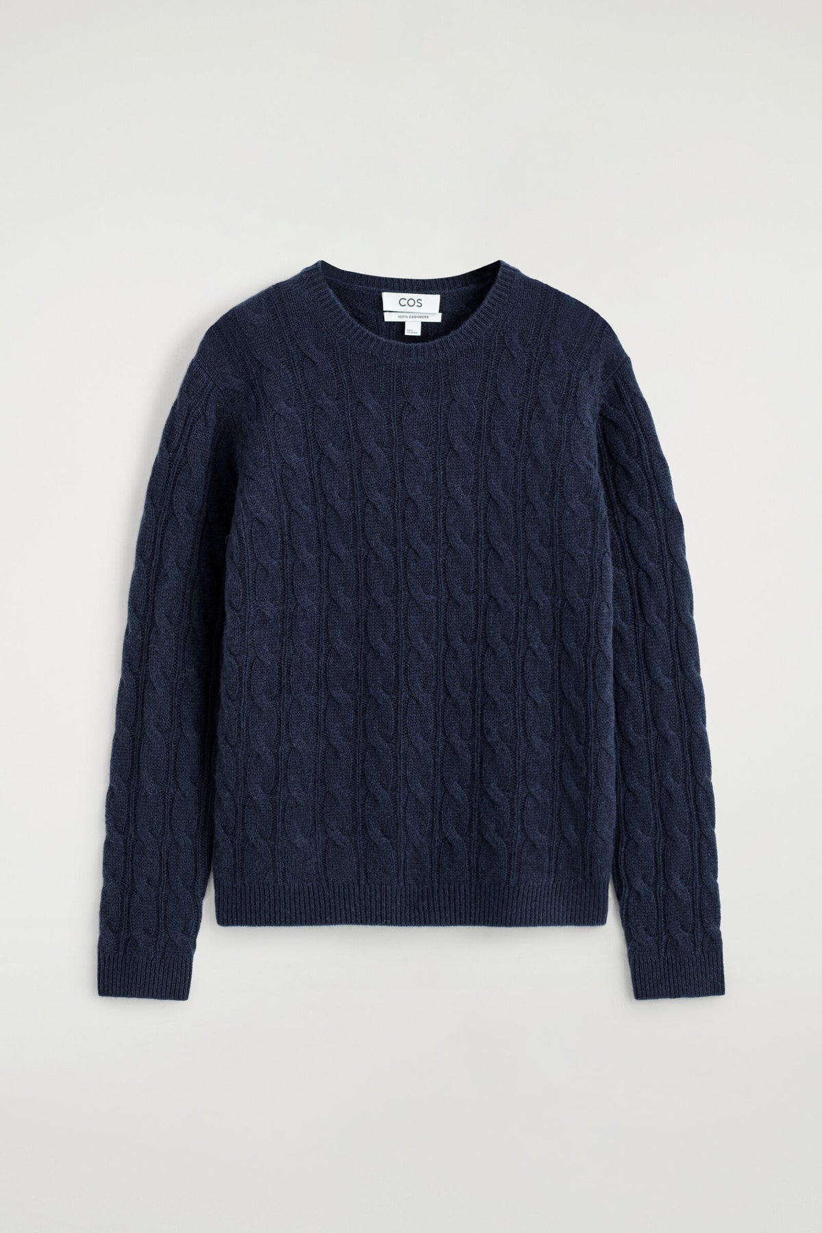 SUÉTER DE CASHMERE TEJIDO DE TRENZA - AZUL MARINO | DescriptiveStillLife