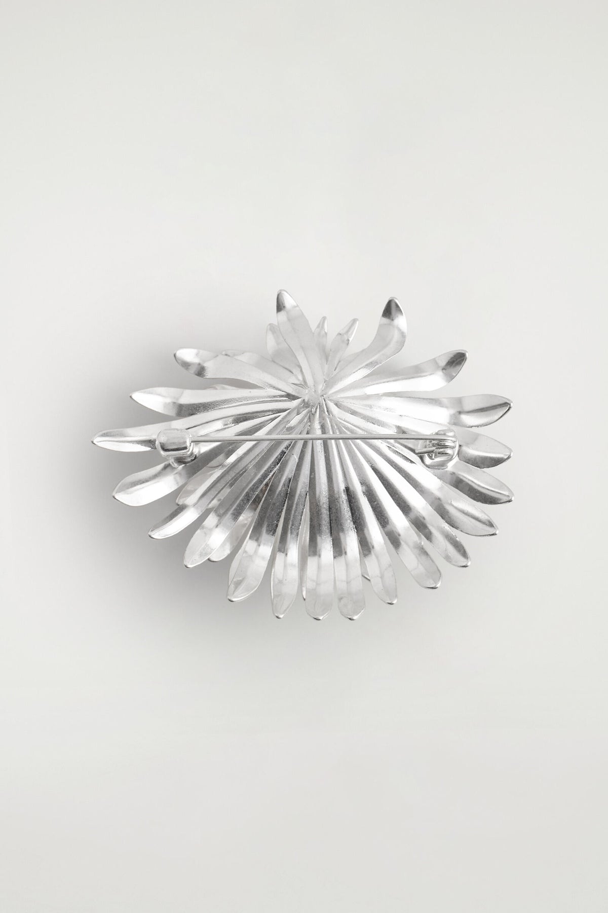 BROCHE FLORAL ABSTRACTO - PLATA | DescriptiveDetail