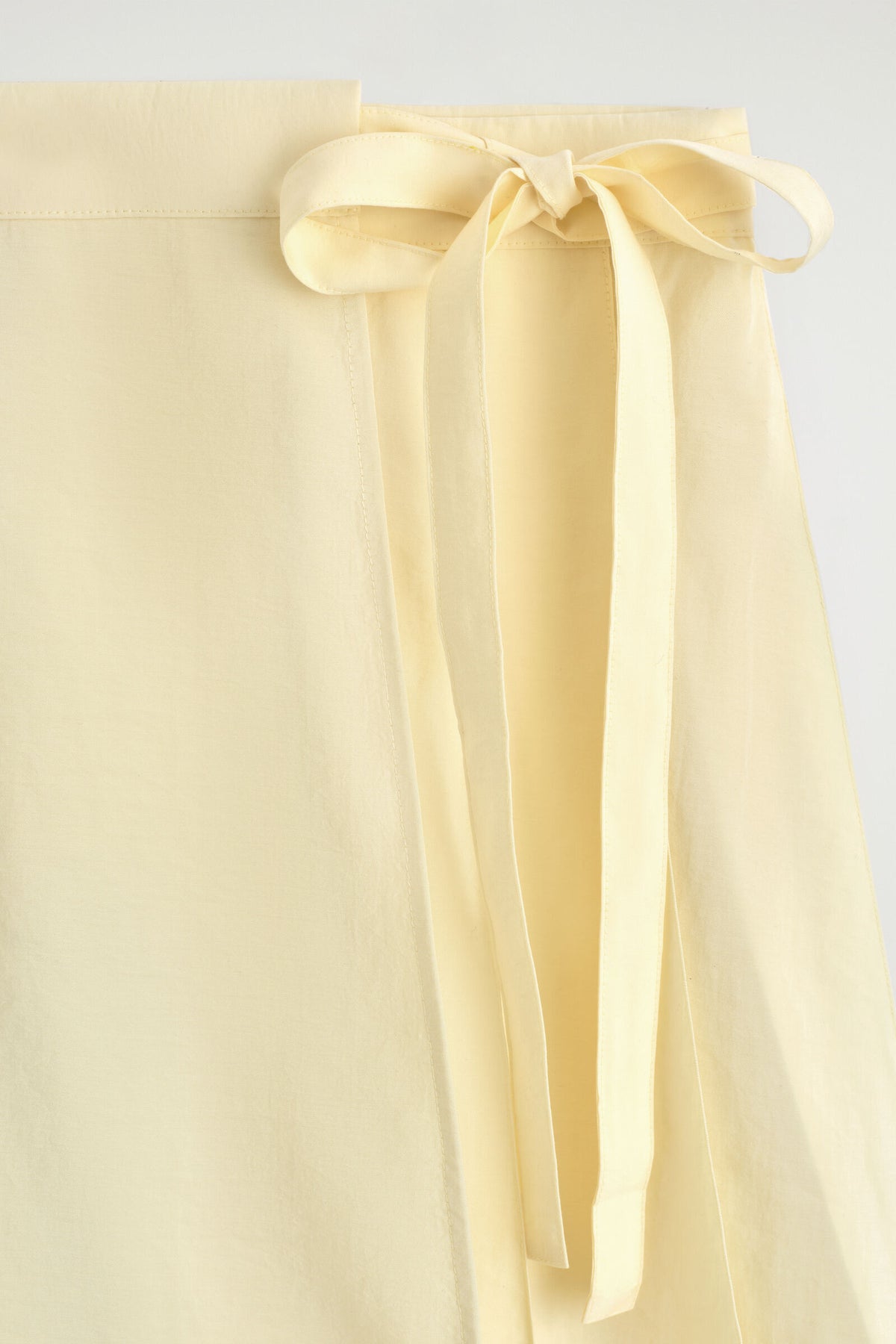 MINIFALDA ENVOLVENTE PLISADA - AMARILLO MANTEQUILLA | DescriptiveDetail