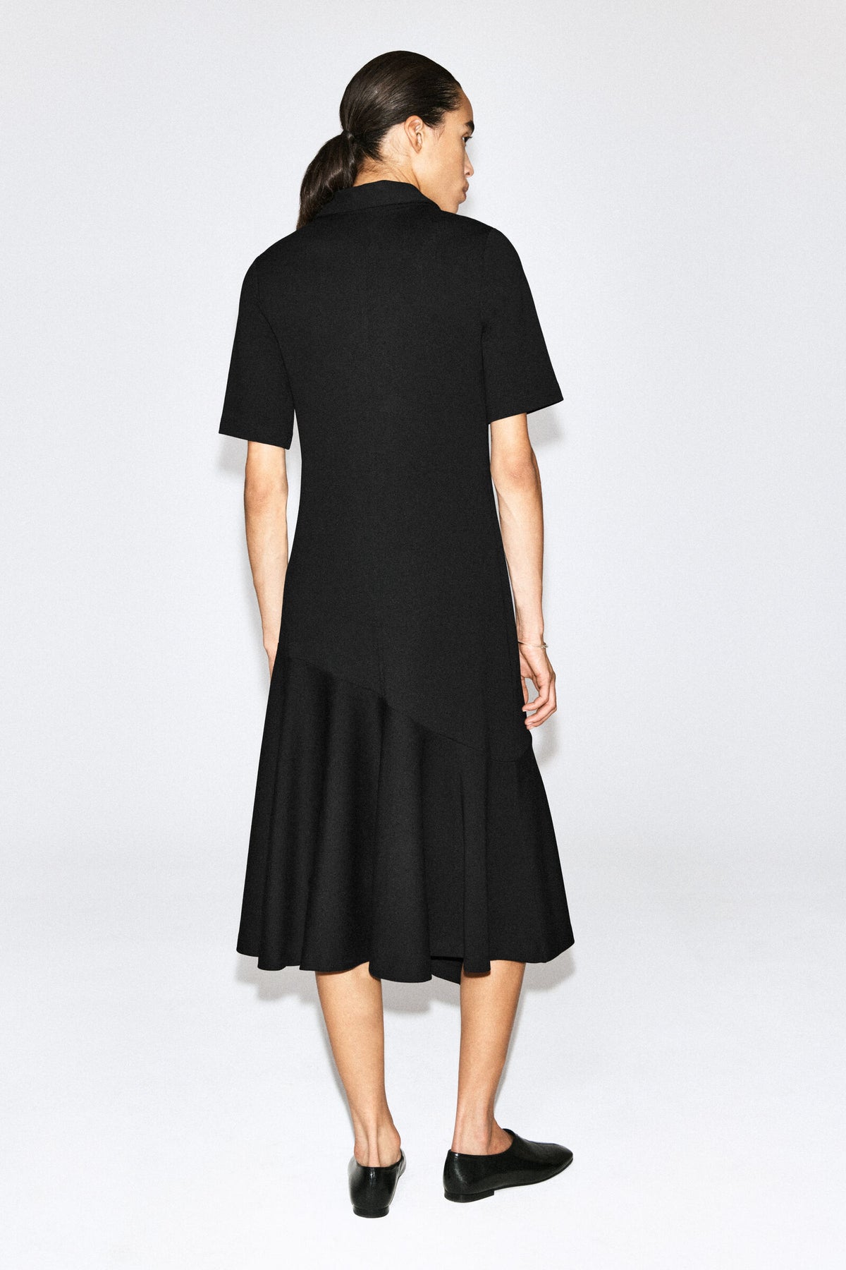 VESTIDO CAMISERO MIDI DE JERSEY ACAMPANADO - NEGRO