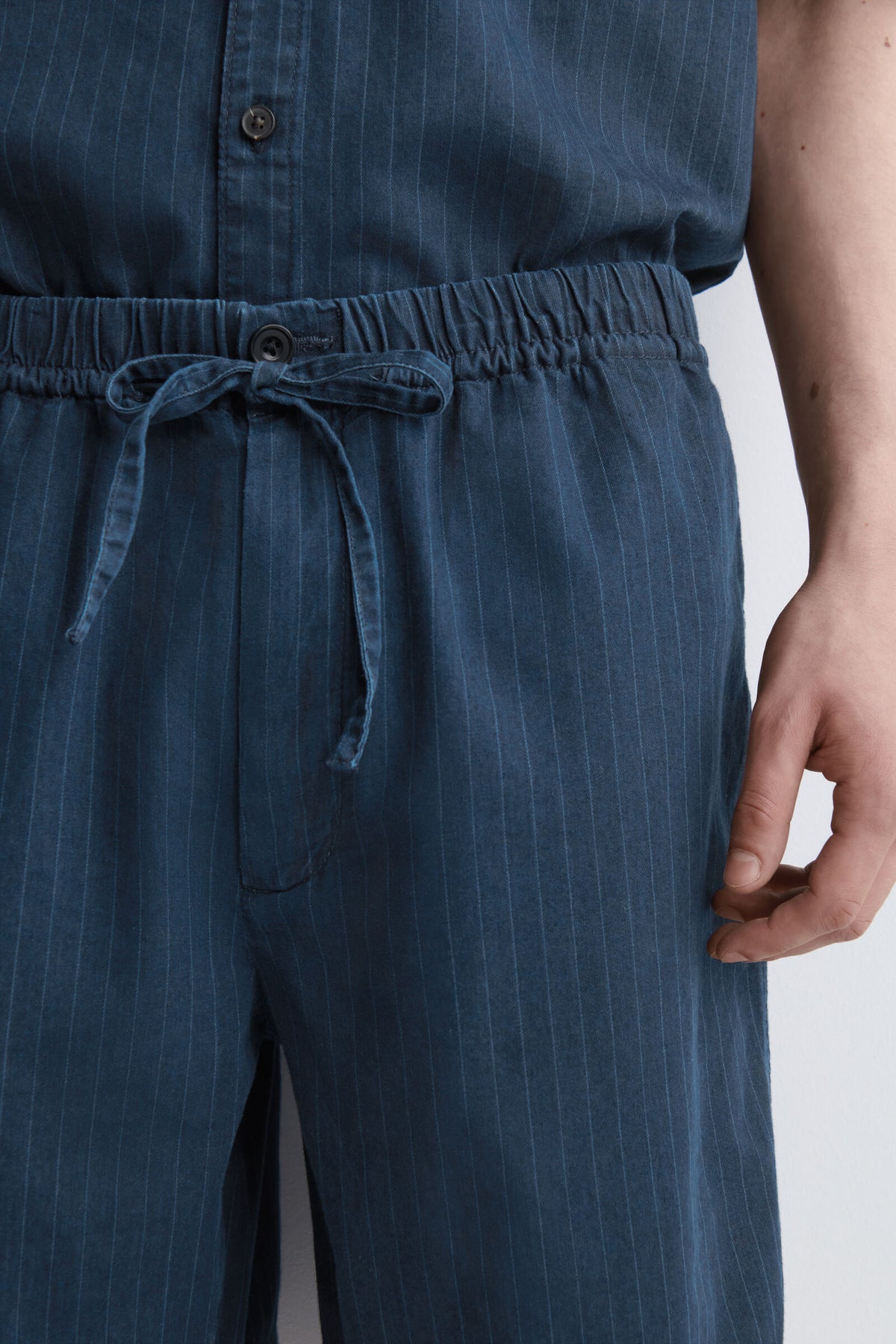 SHORTS DE MEZCLILLA A RAYAS CON CORDÓN - ÍNDIGO / A RAYAS