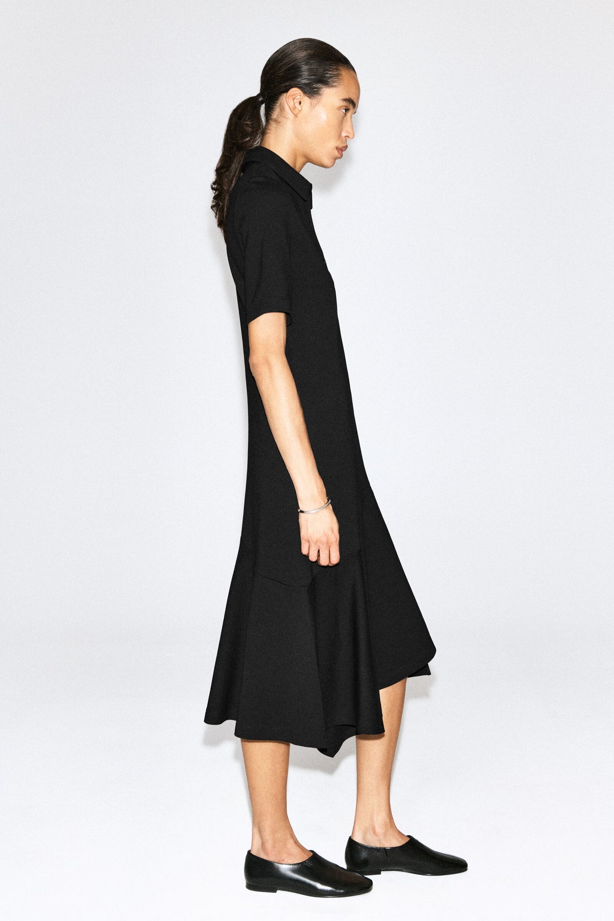 VESTIDO CAMISERO MIDI DE JERSEY ACAMPANADO - NEGRO