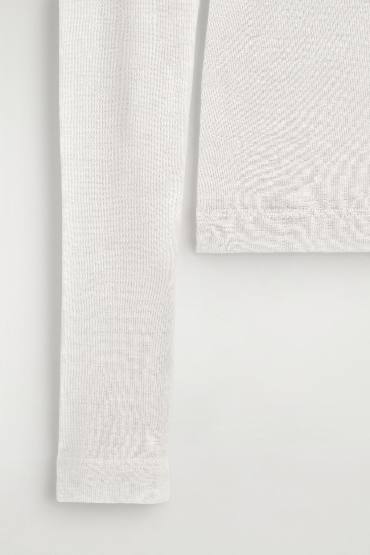 TOP DE LANA MERINO SLIM - CREMA | DescriptiveDetail