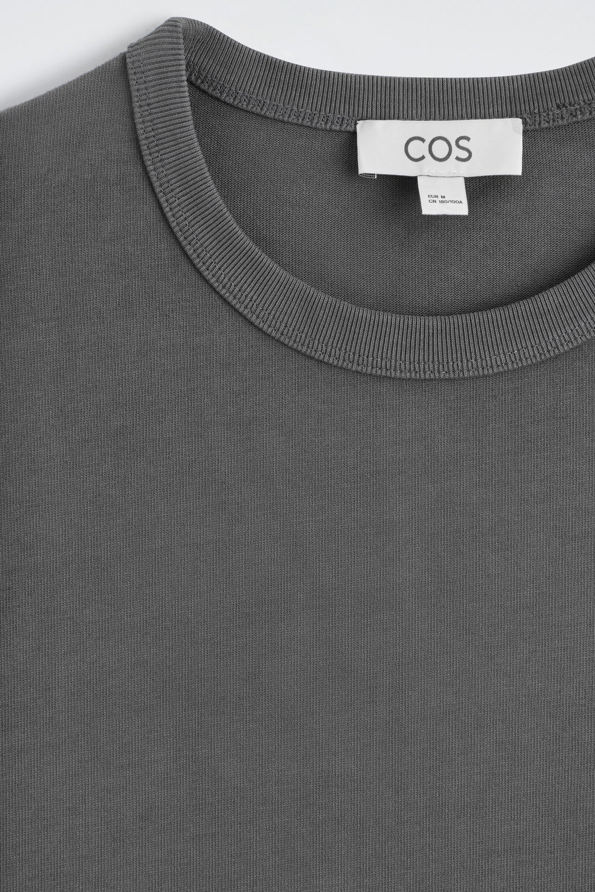 CAMISETA DE ALGODÓN RELAJADO LAVADO - CARBÓN | DescriptiveDetail